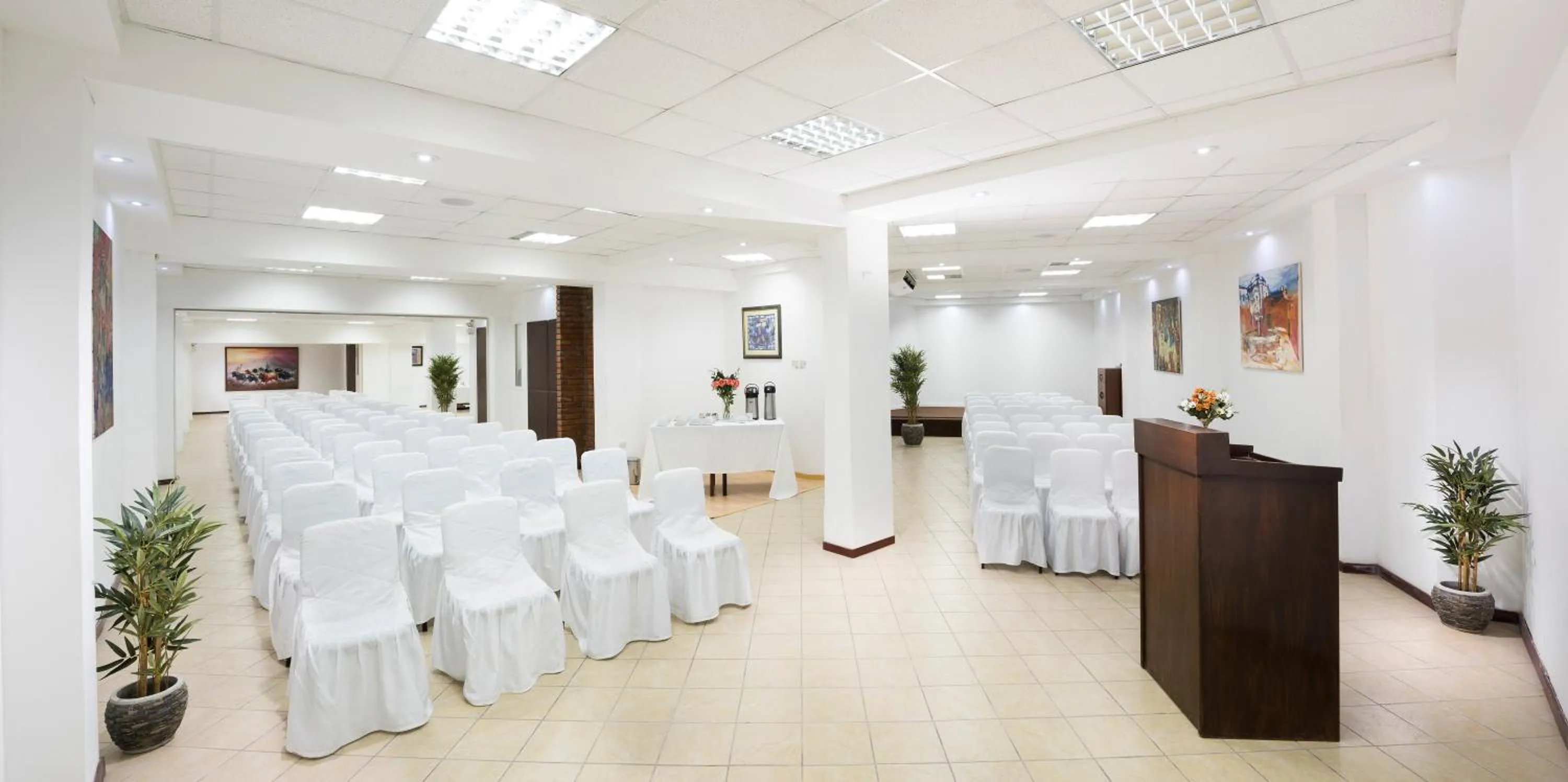Meeting/conference room in Hotel Corregidor by Cassana