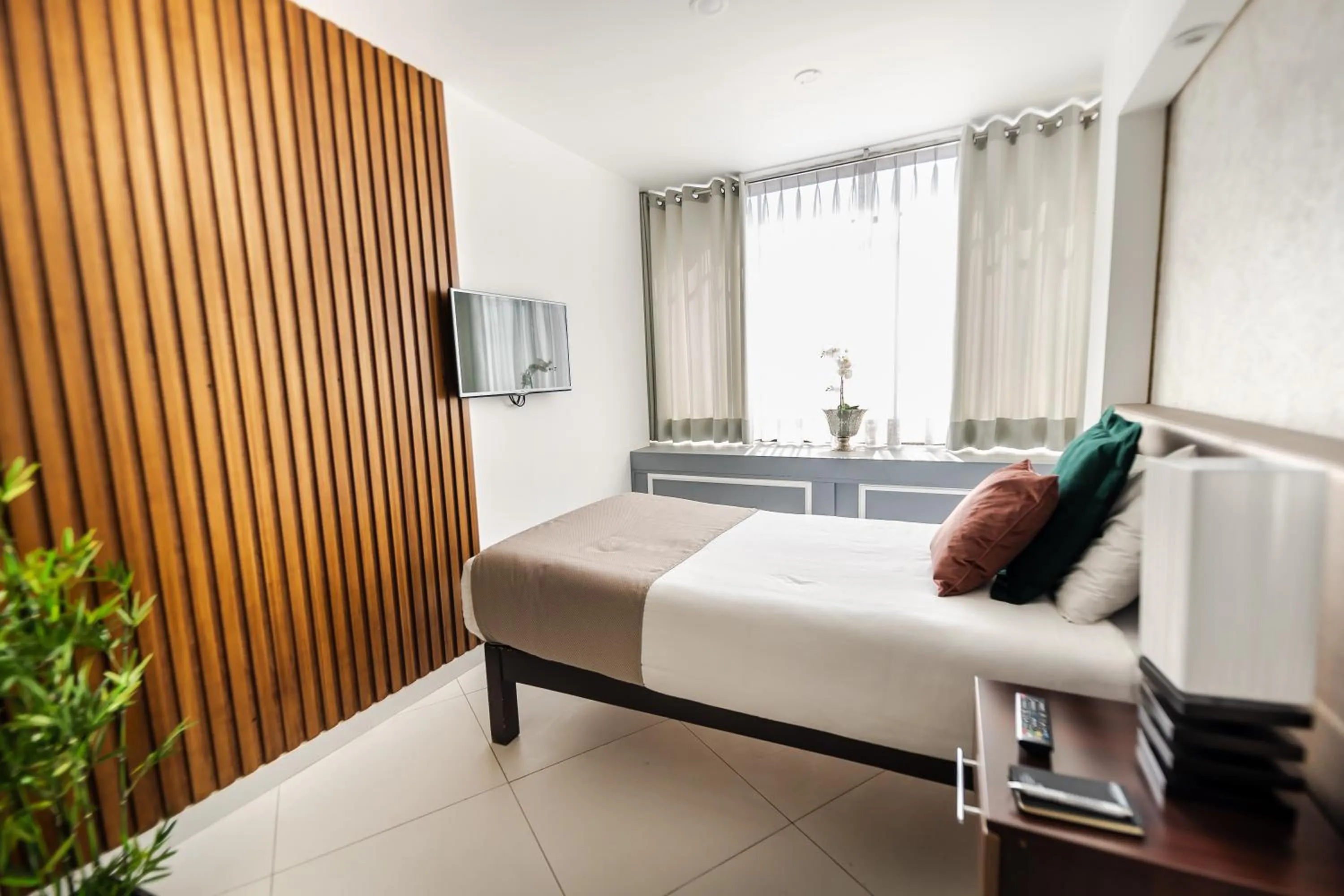 Photo of the whole room, Bed in Hotel Corregidor by Cassana