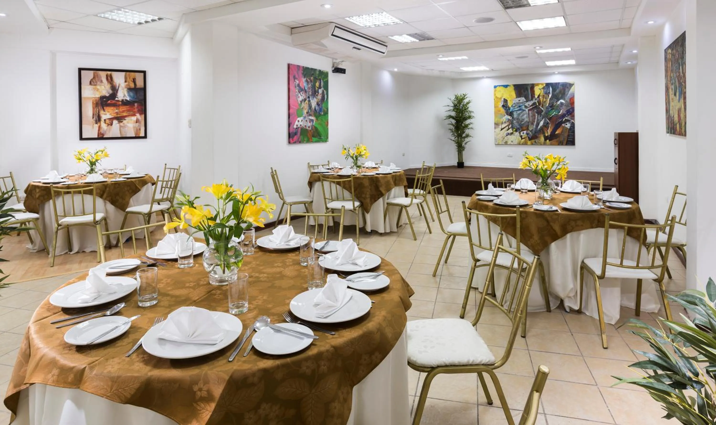 Restaurant/places to eat in Hotel Corregidor by Cassana