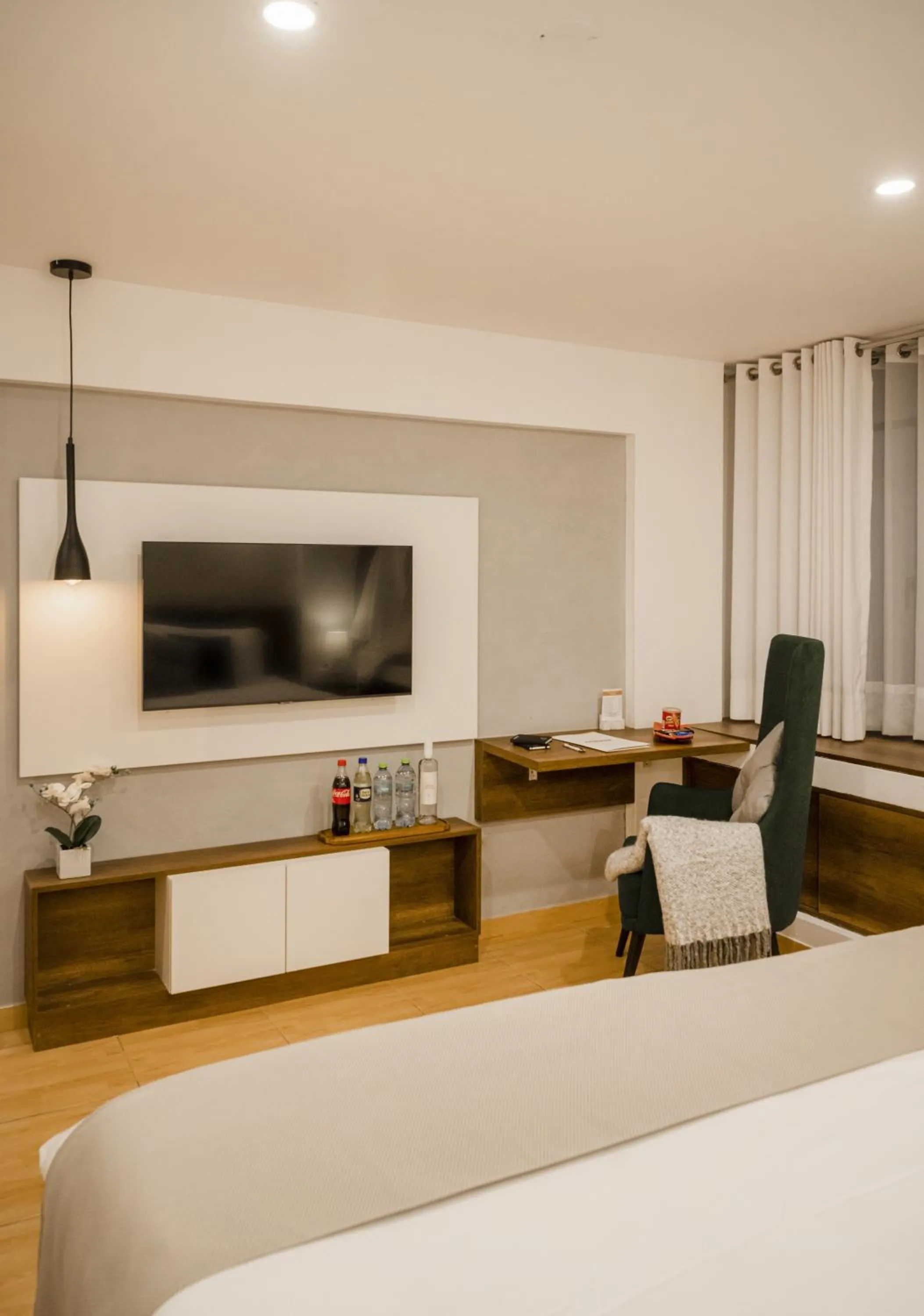 TV and multimedia, Bed in Hotel Corregidor by Cassana