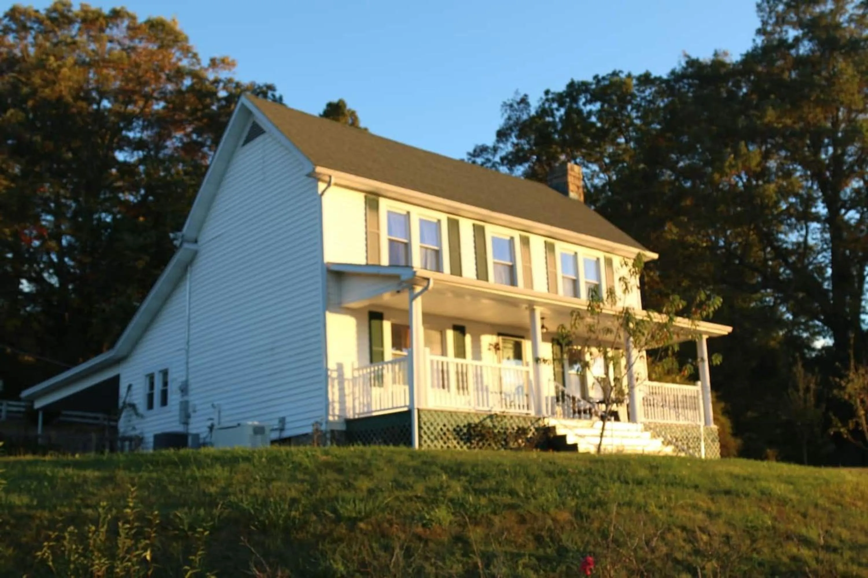 Property building in Awesome Flat Top Farmhouse