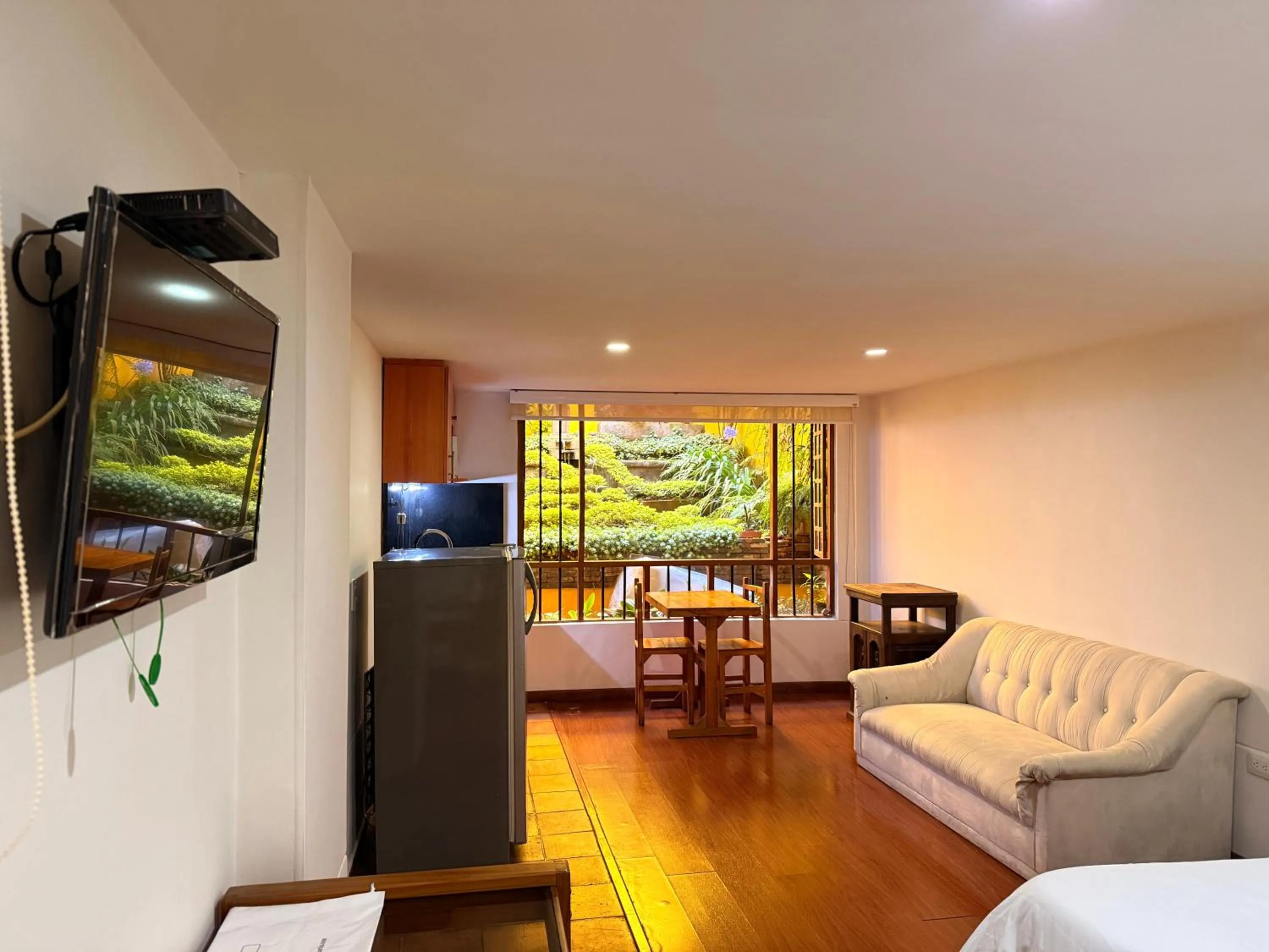 Photo of the whole room in Apartaestudios La Candelaria