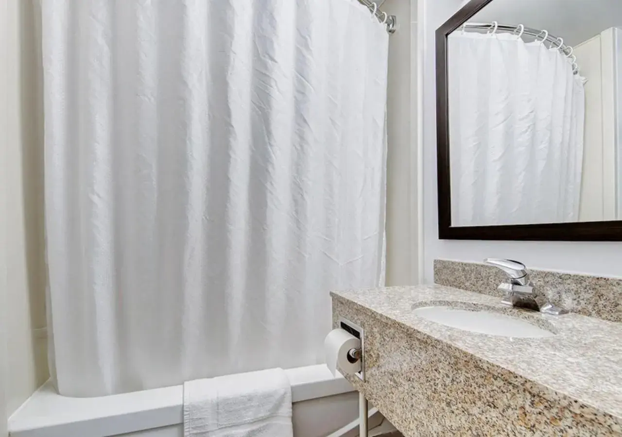 Deluxe Inn Deluxe Inn