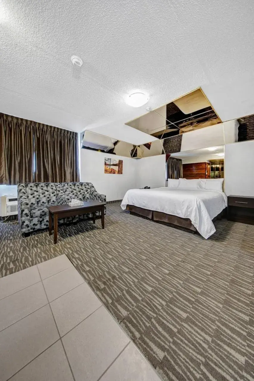 Bedroom, Bed in Deluxe Inn Bedroom, Bed in Deluxe Inn