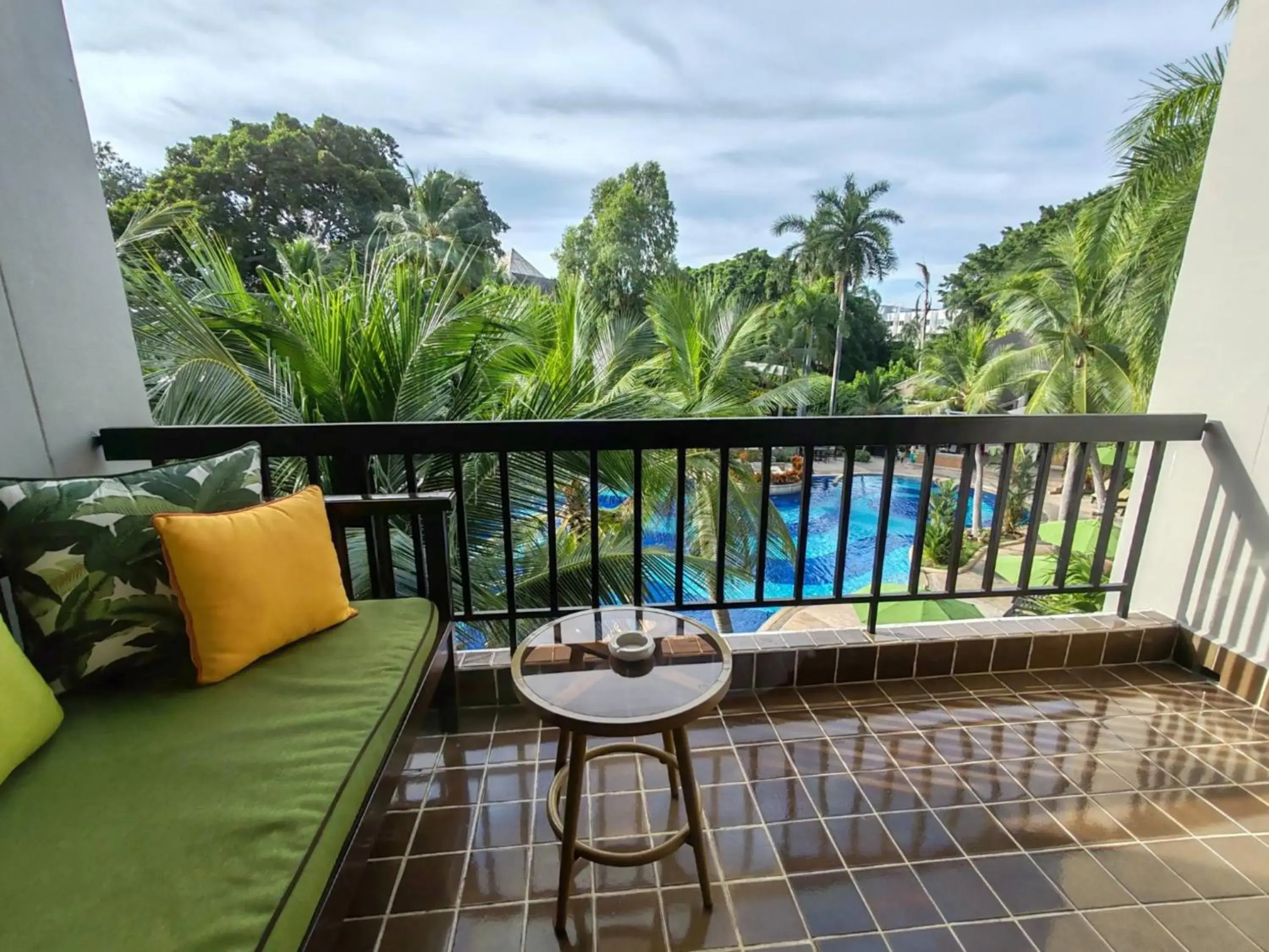 Pool view in Siam Bayshore Resort Pattaya Pool view in Siam Bayshore Resort Pattaya