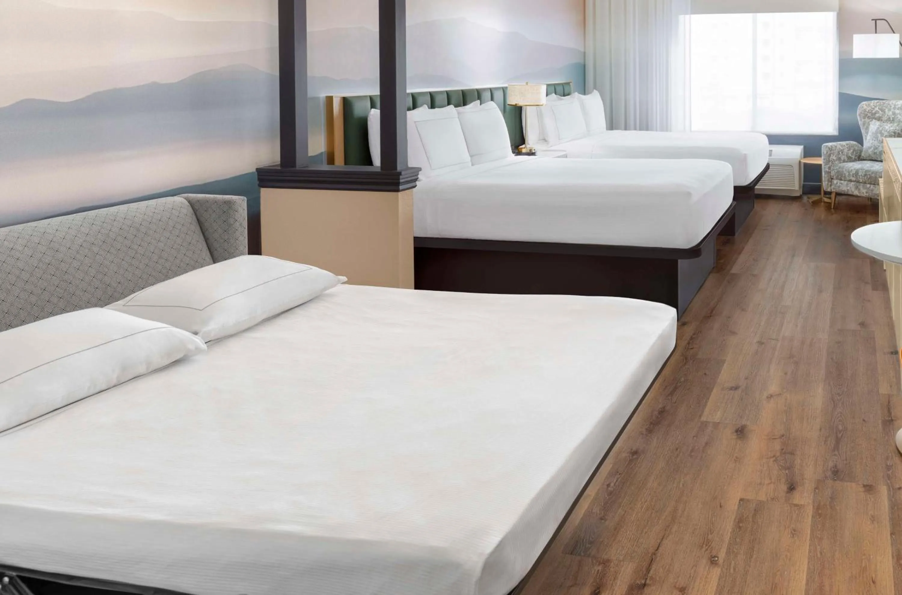 Living room, Bed in DoubleTree by Hilton Phoenix-Gilbert