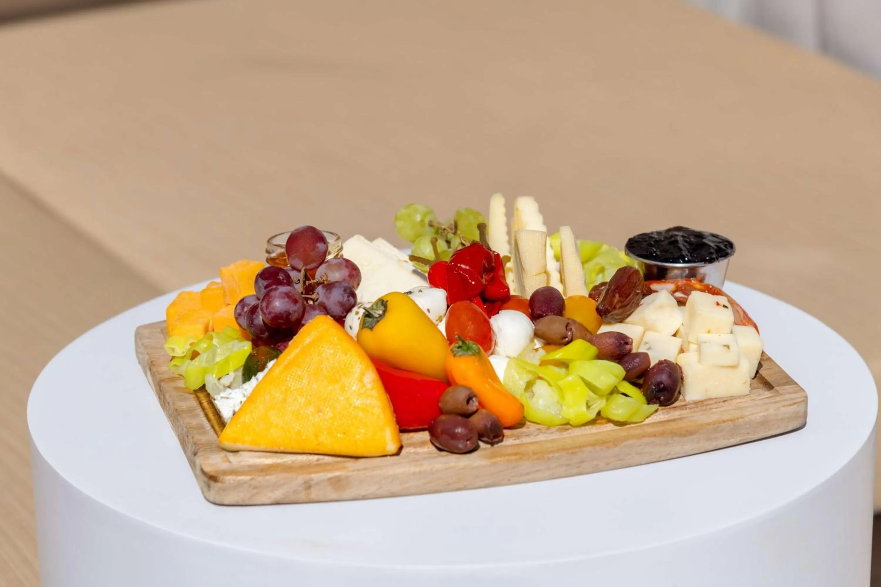 Dining area in DoubleTree by Hilton Phoenix-Gilbert