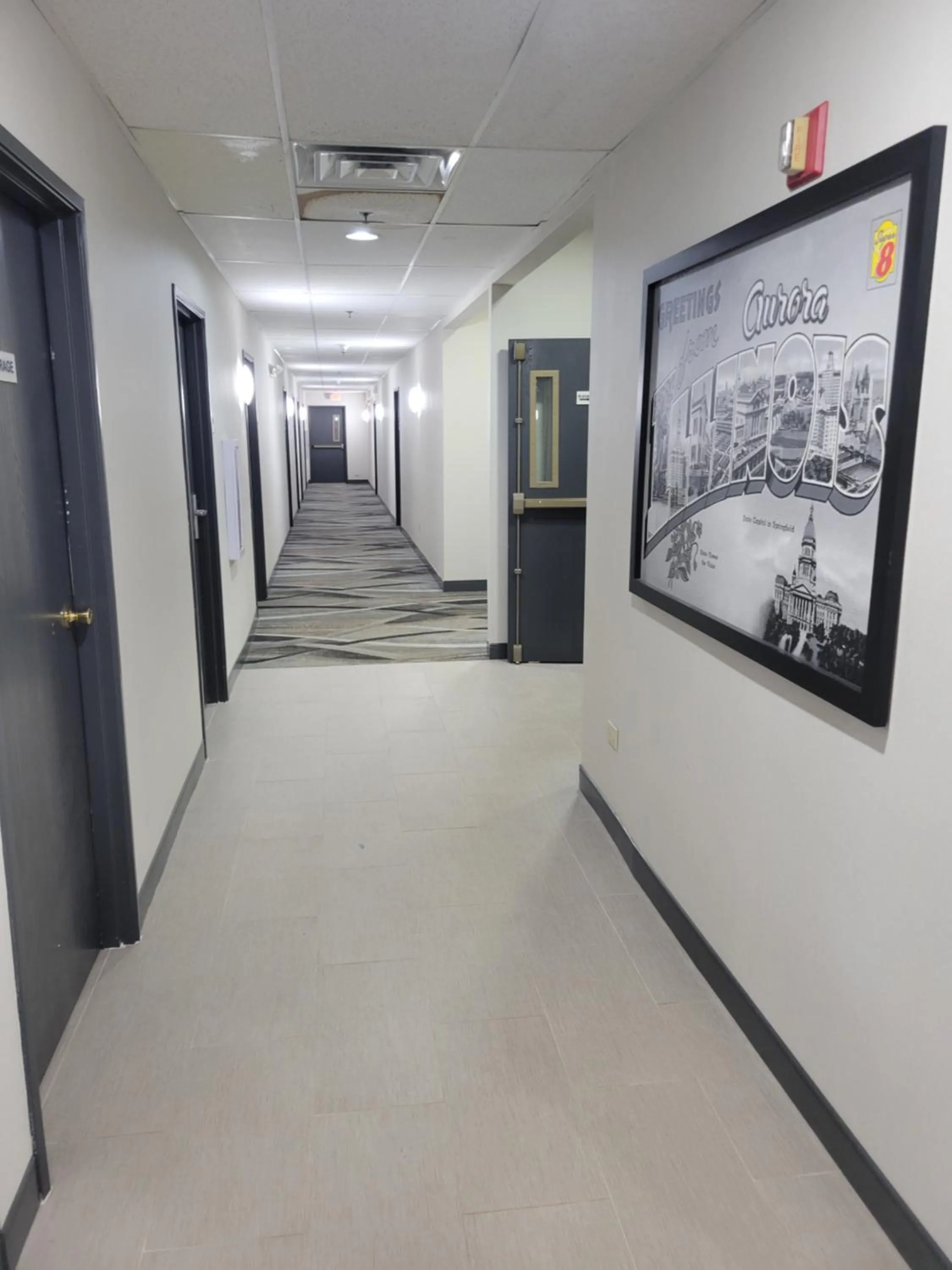 Super 8 by Wyndham Aurora/Naperville Area