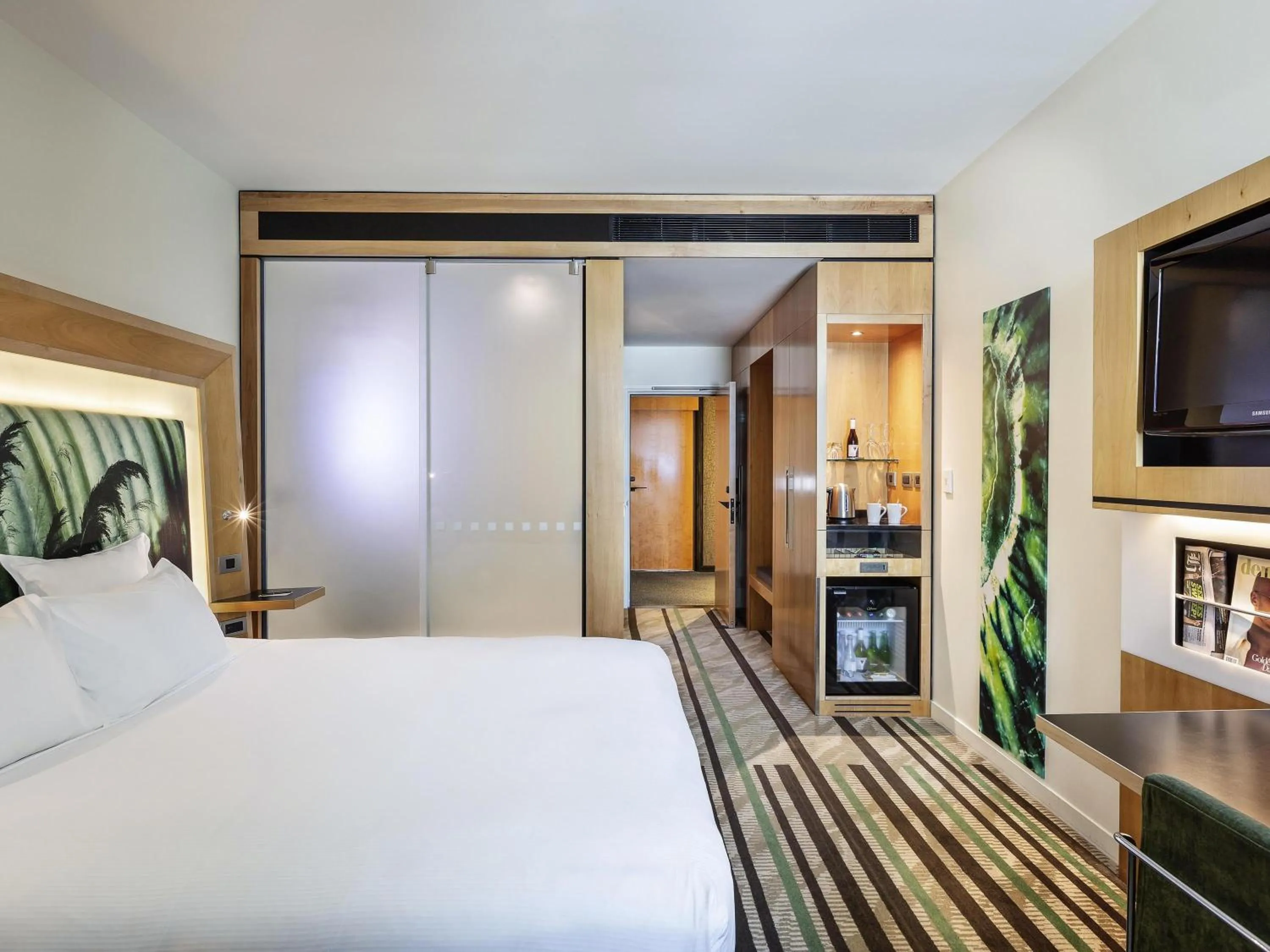 Bedroom, Bed in Novotel Auckland Airport