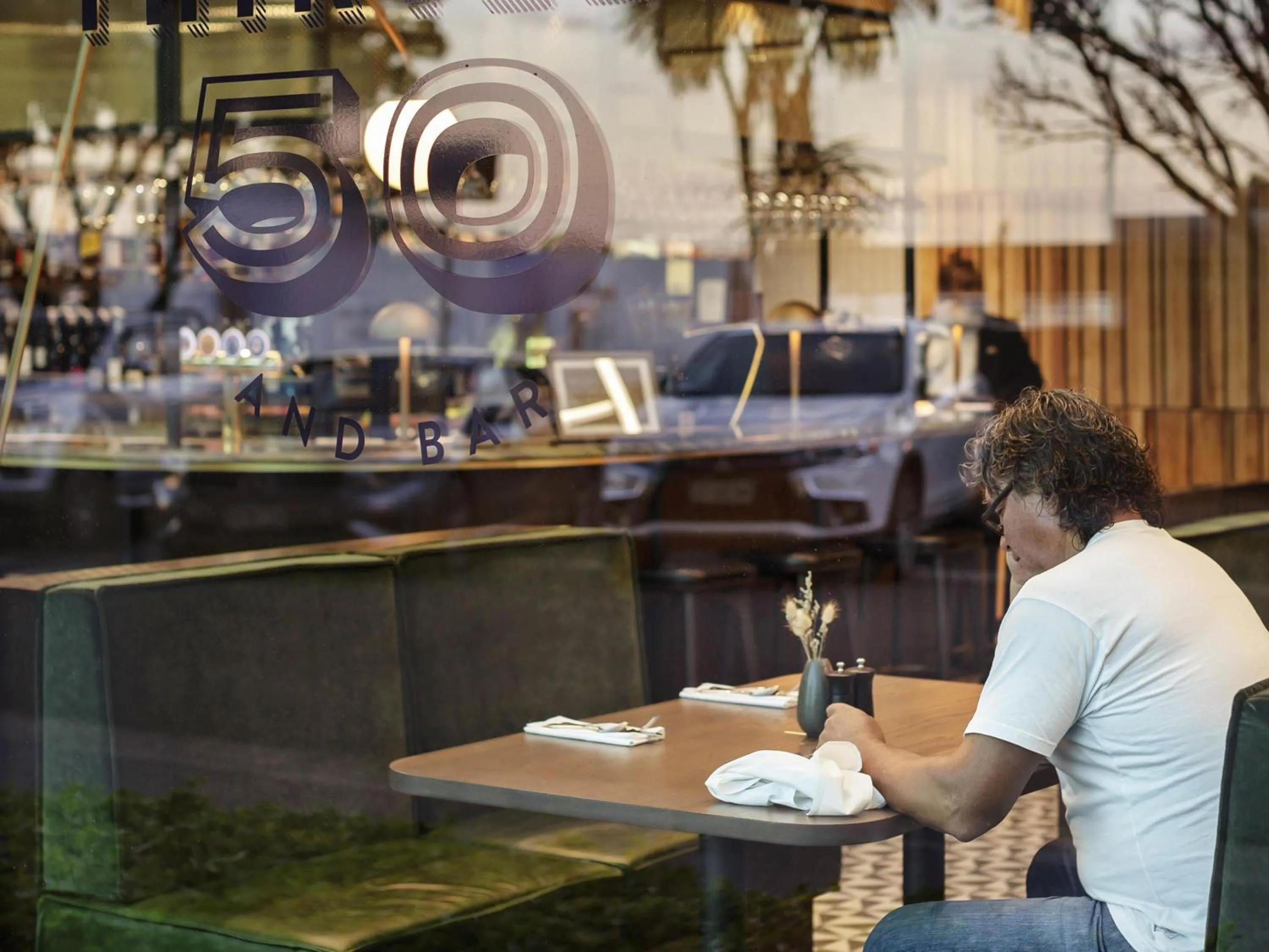 Restaurant/places to eat in Novotel Auckland Airport