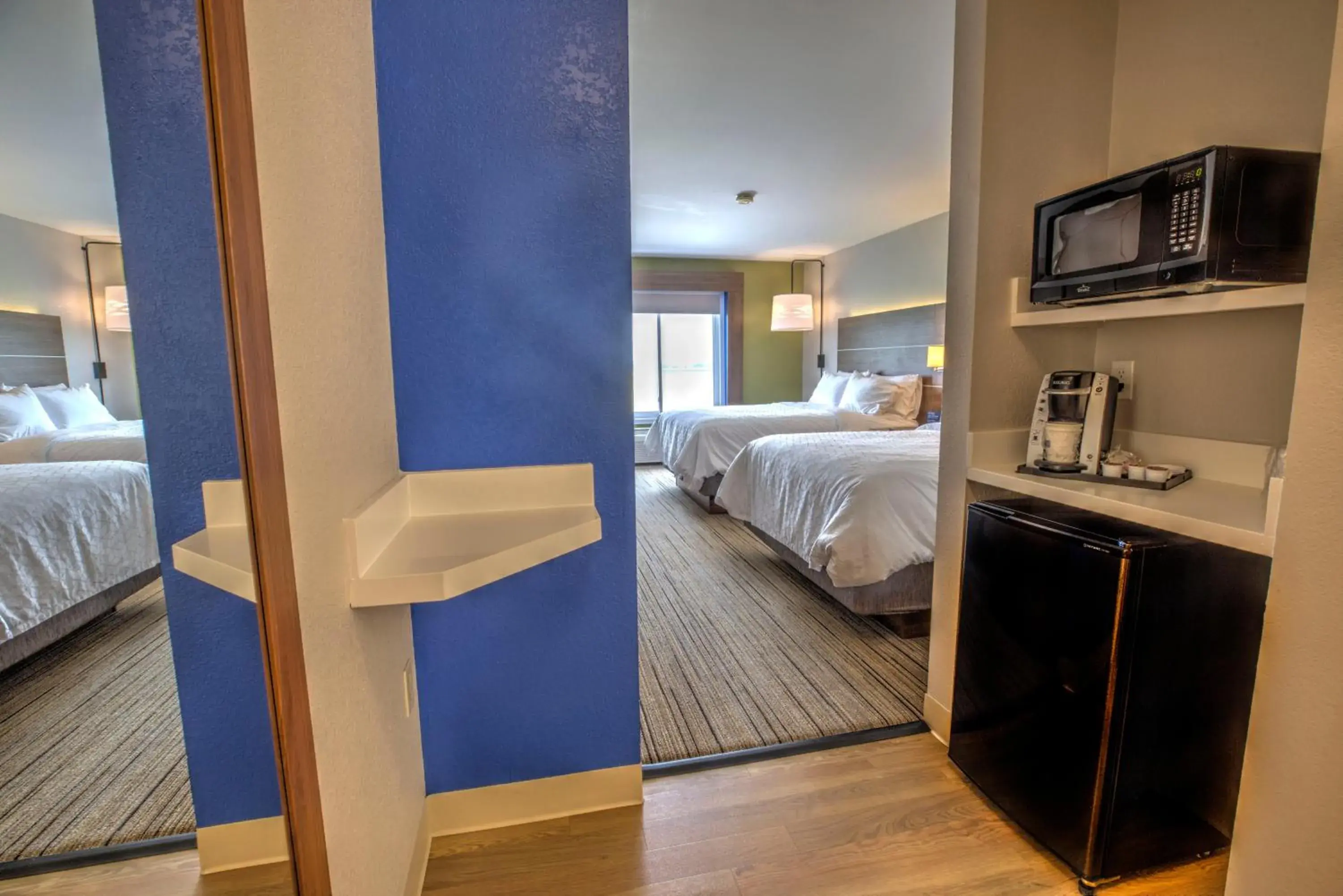 Photo of the whole room, Bed in Holiday Inn Express Rochelle by IHG Photo of the whole room, Bed in Holiday Inn Express Rochelle by IHG