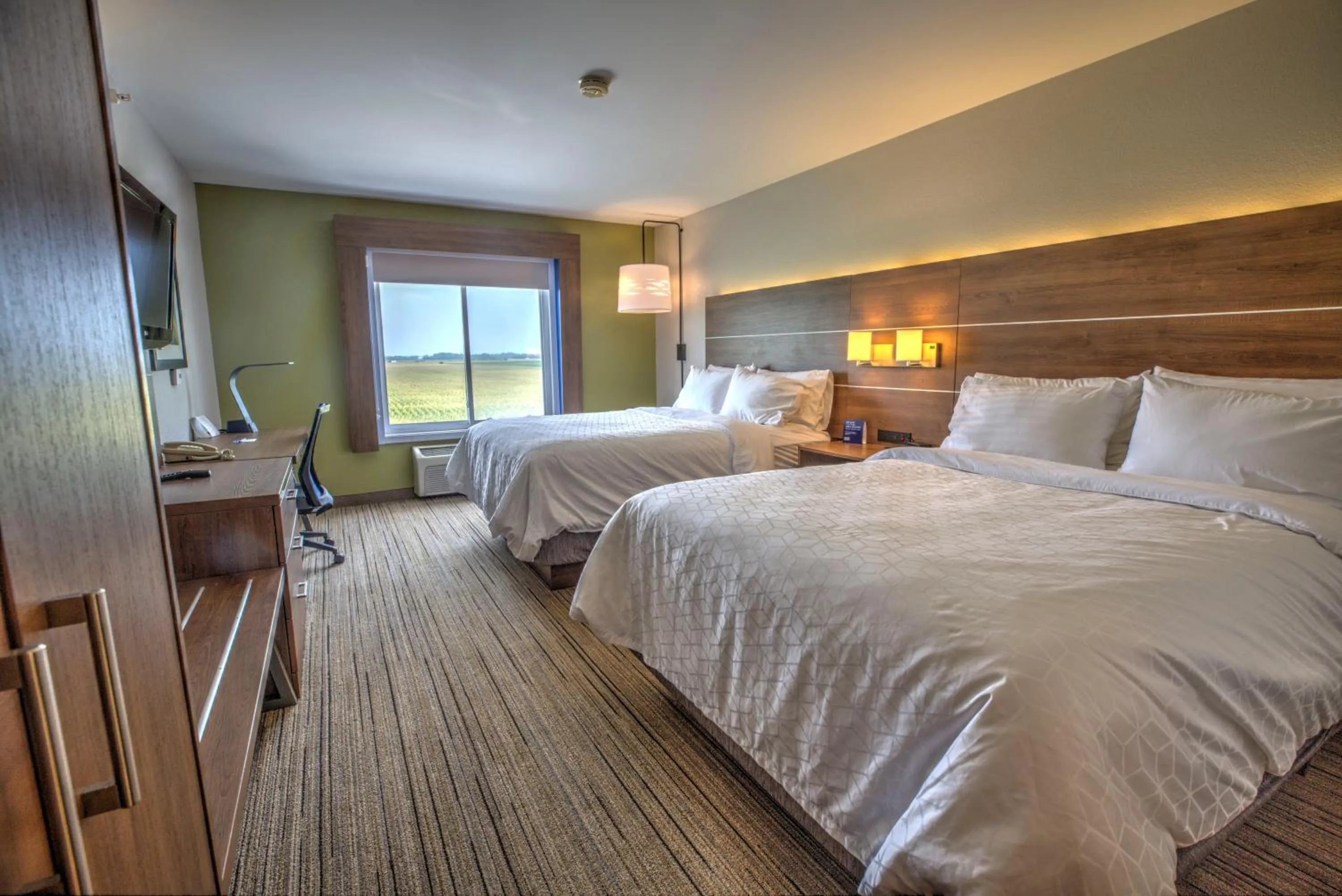 Photo of the whole room, Bed in Holiday Inn Express Rochelle by IHG