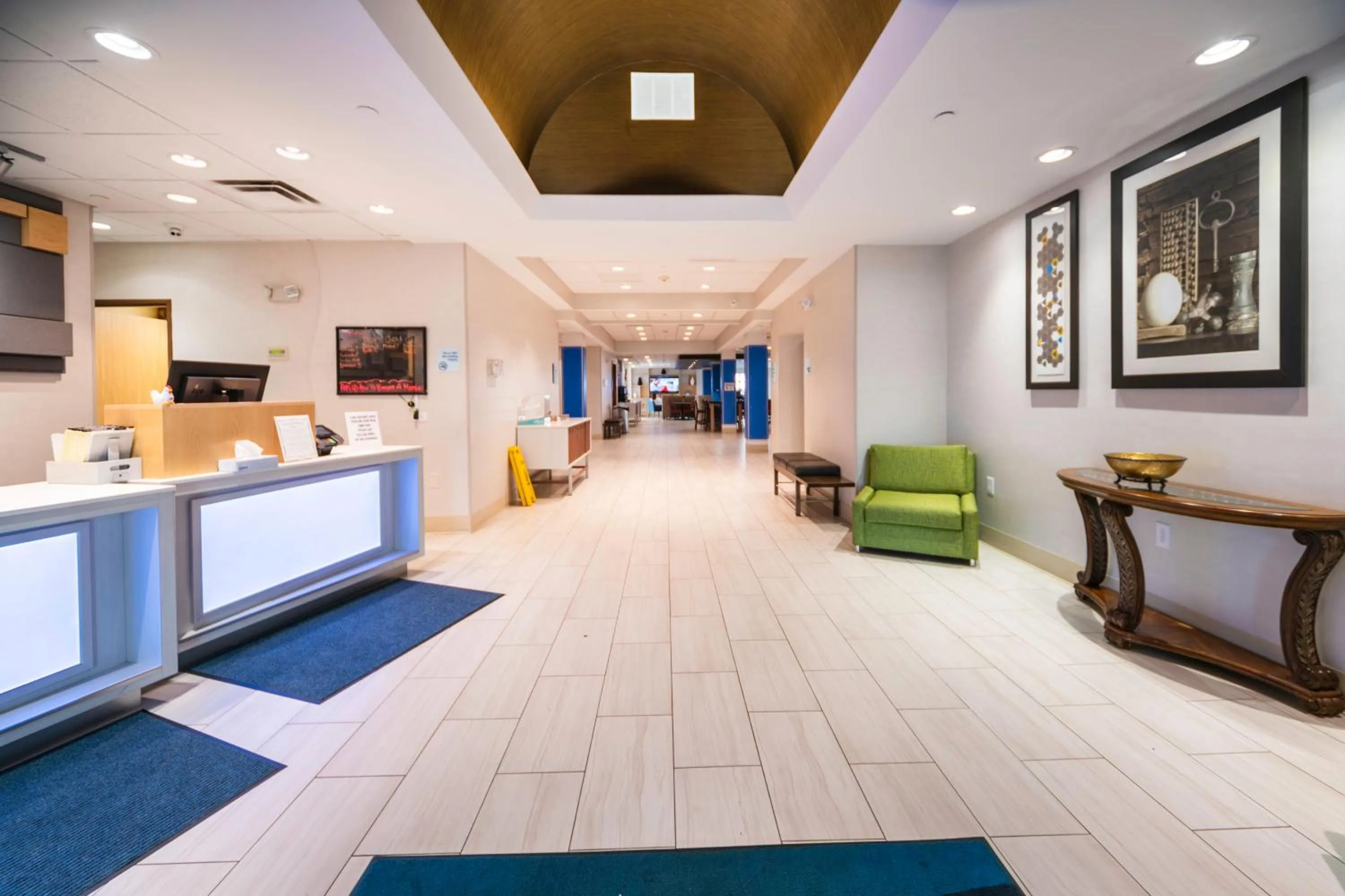 Property building in Holiday Inn Express Rochelle by IHG