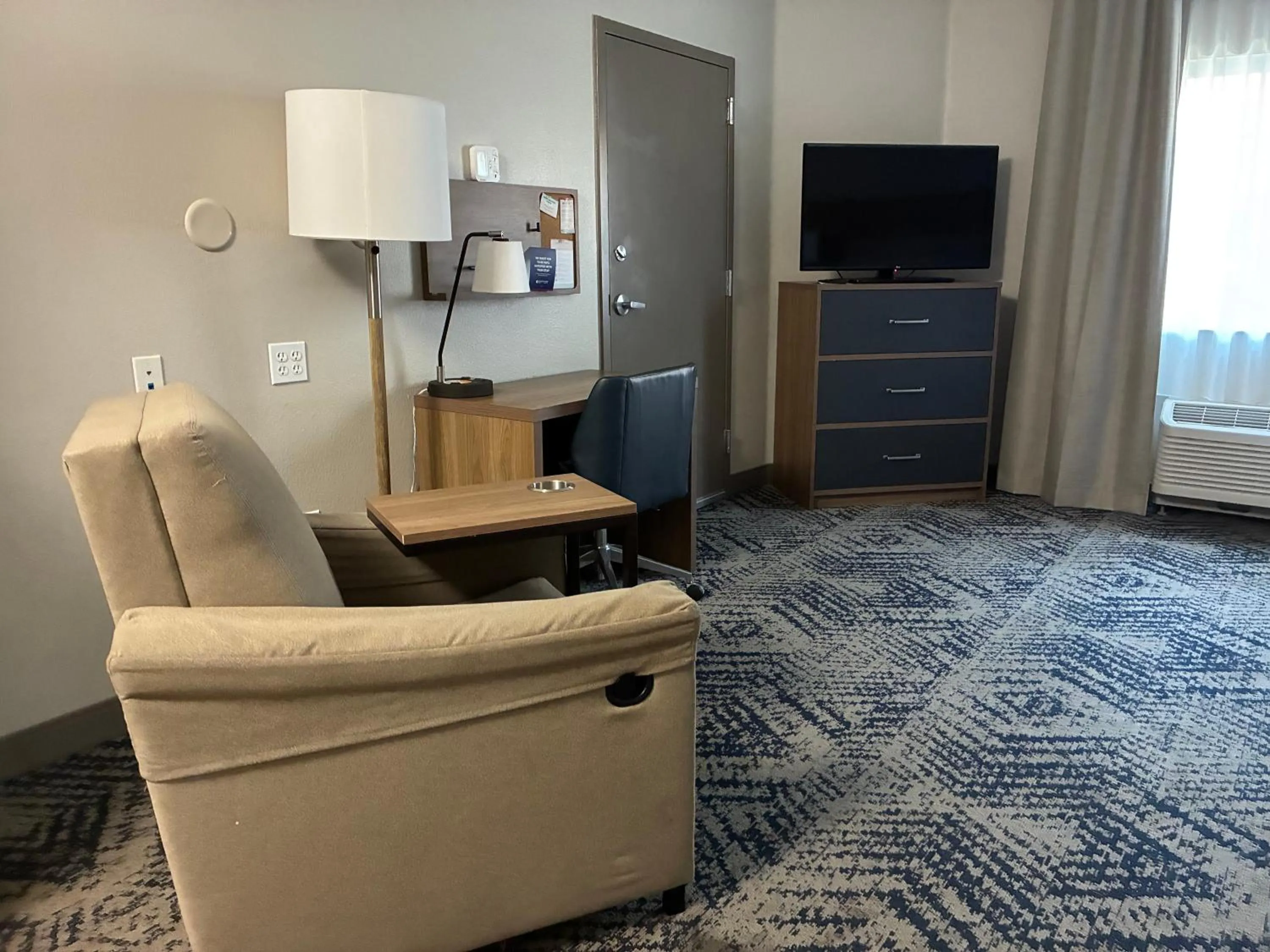 Communal lounge/ TV room in Candlewood Suites Tallahassee by IHG
