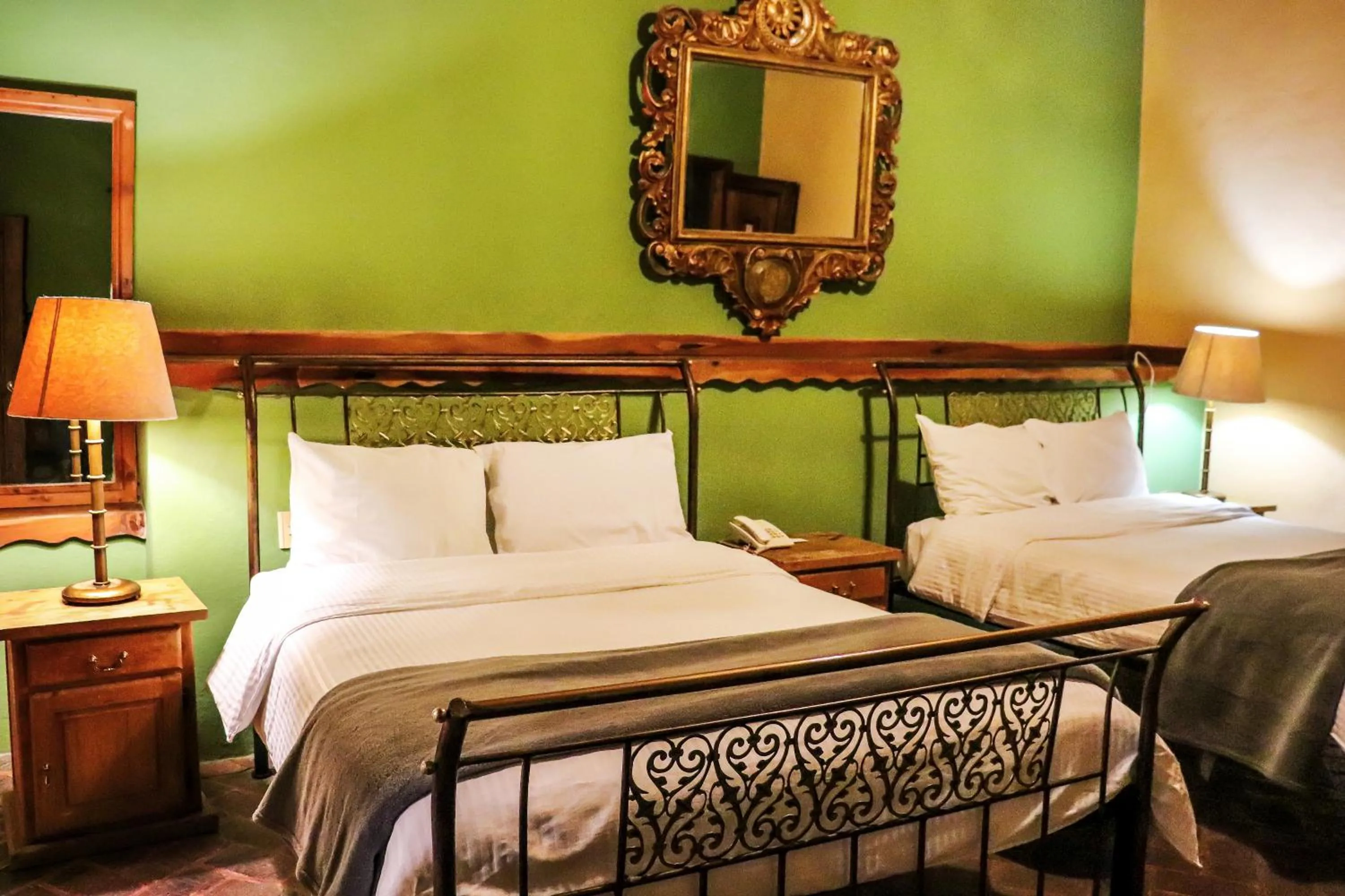 Photo of the whole room, Bed in Mirador del Frayle