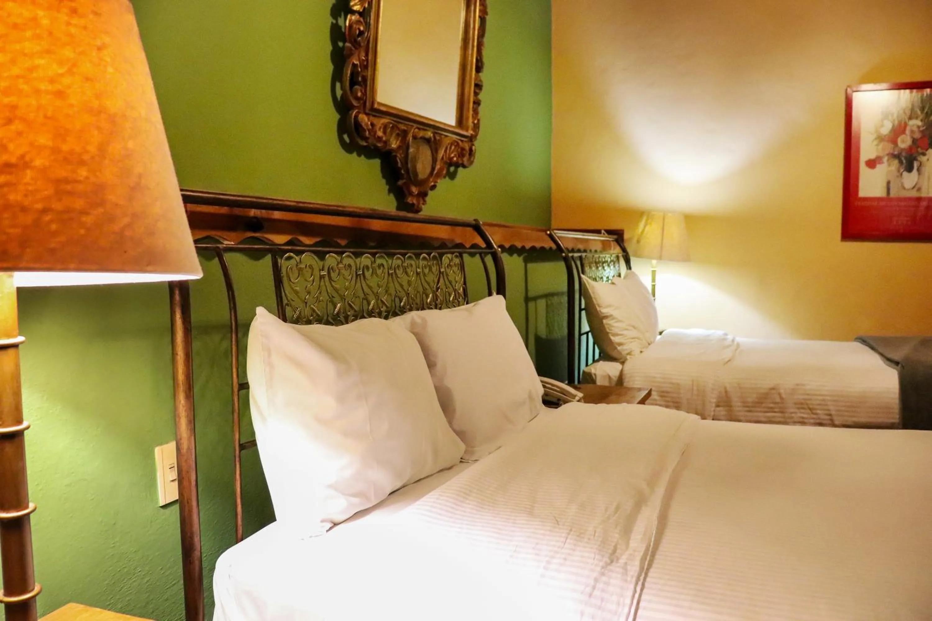 Photo of the whole room, Bed in Mirador del Frayle