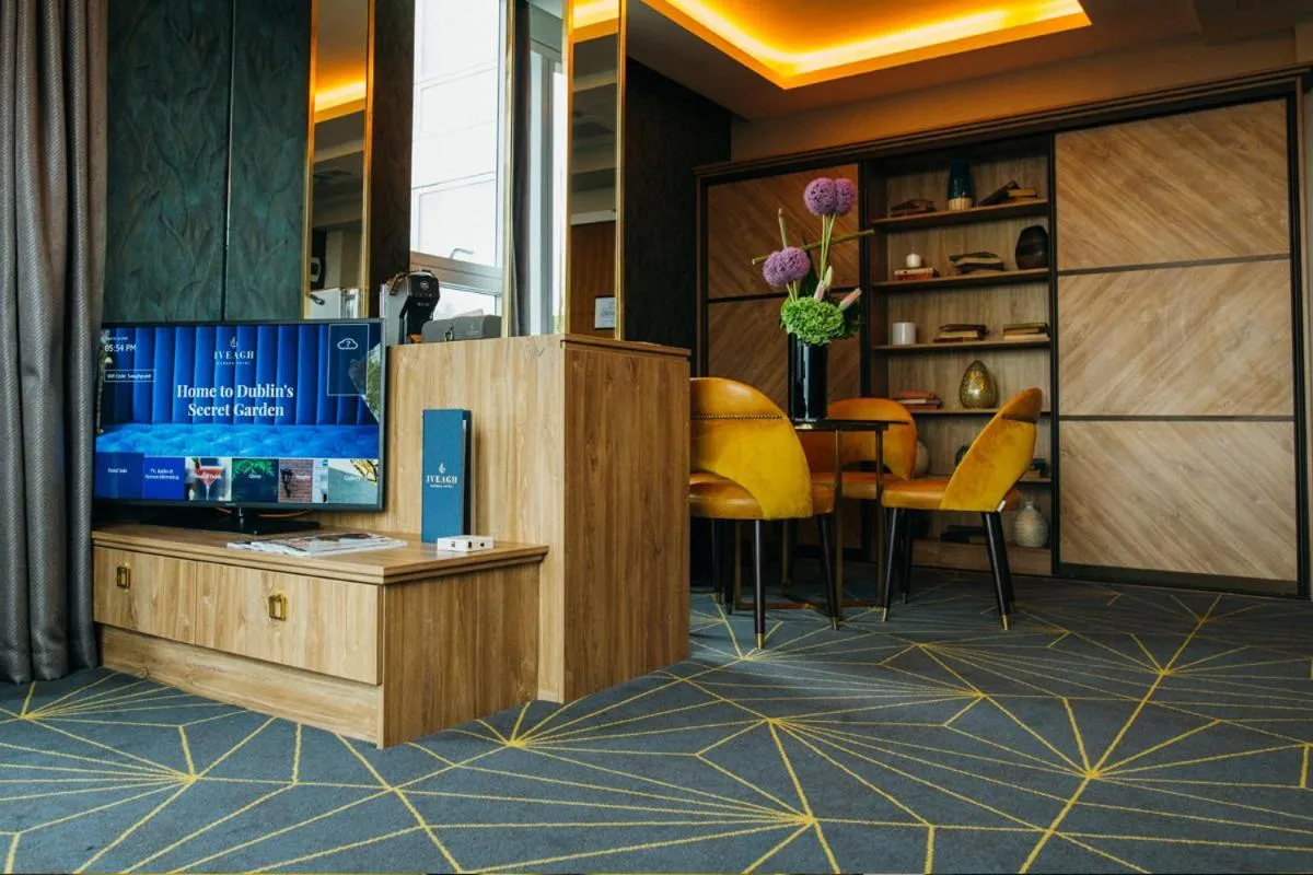 Living room in Iveagh Garden Hotel