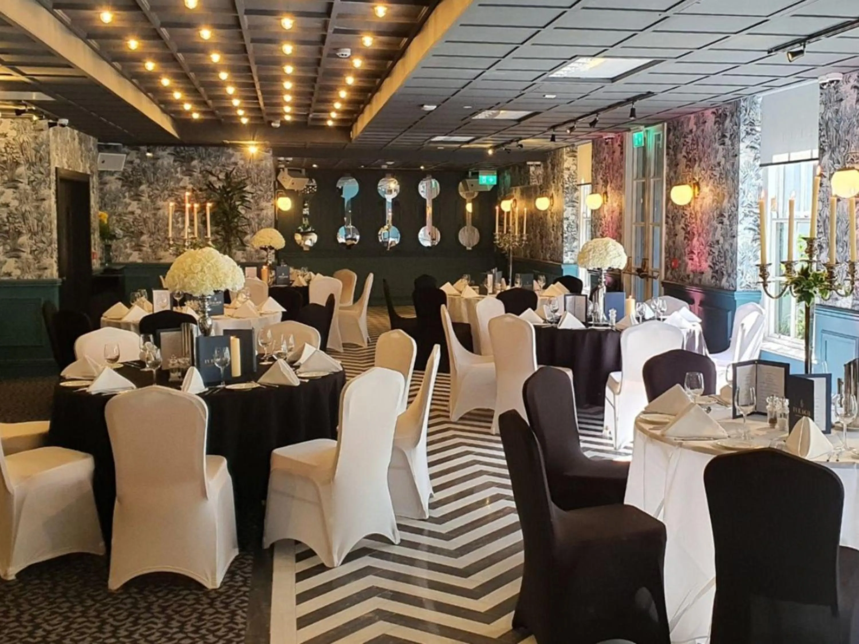 Evening entertainment in Iveagh Garden Hotel