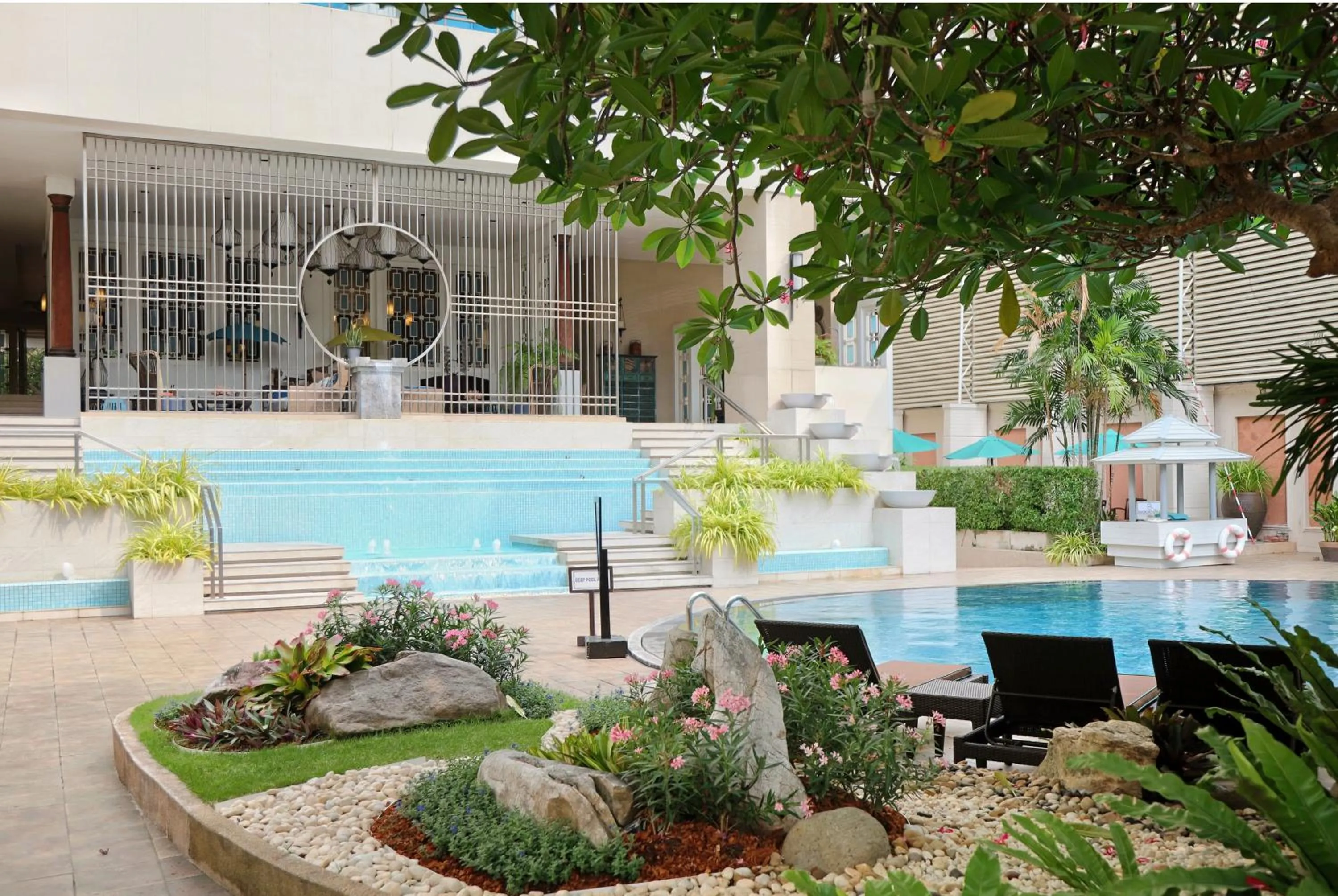 Swimming pool in The Bayview Hotel Pattaya