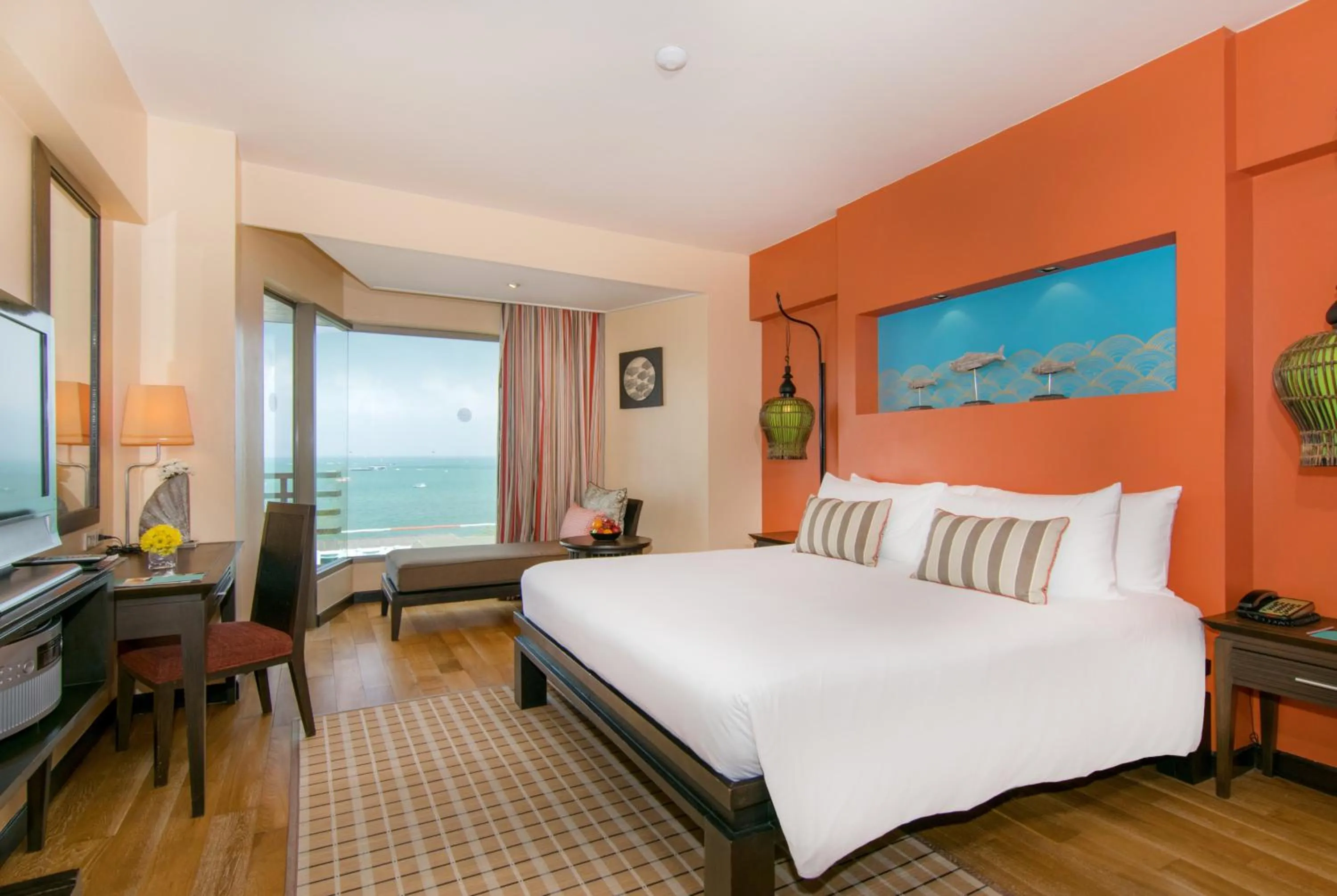 Sea view, Bed in The Bayview Hotel Pattaya