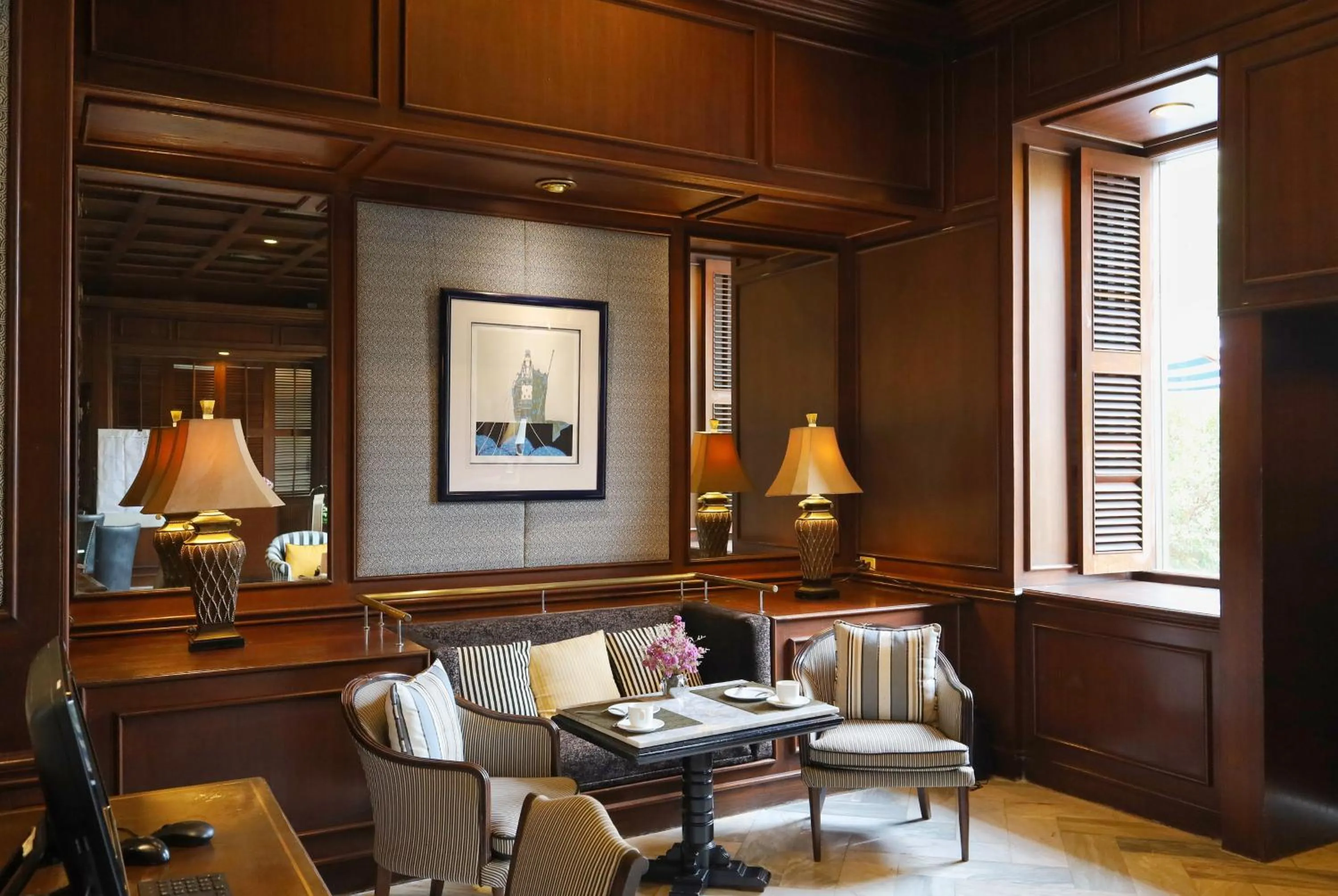 Lounge or bar in The Bayview Hotel Pattaya