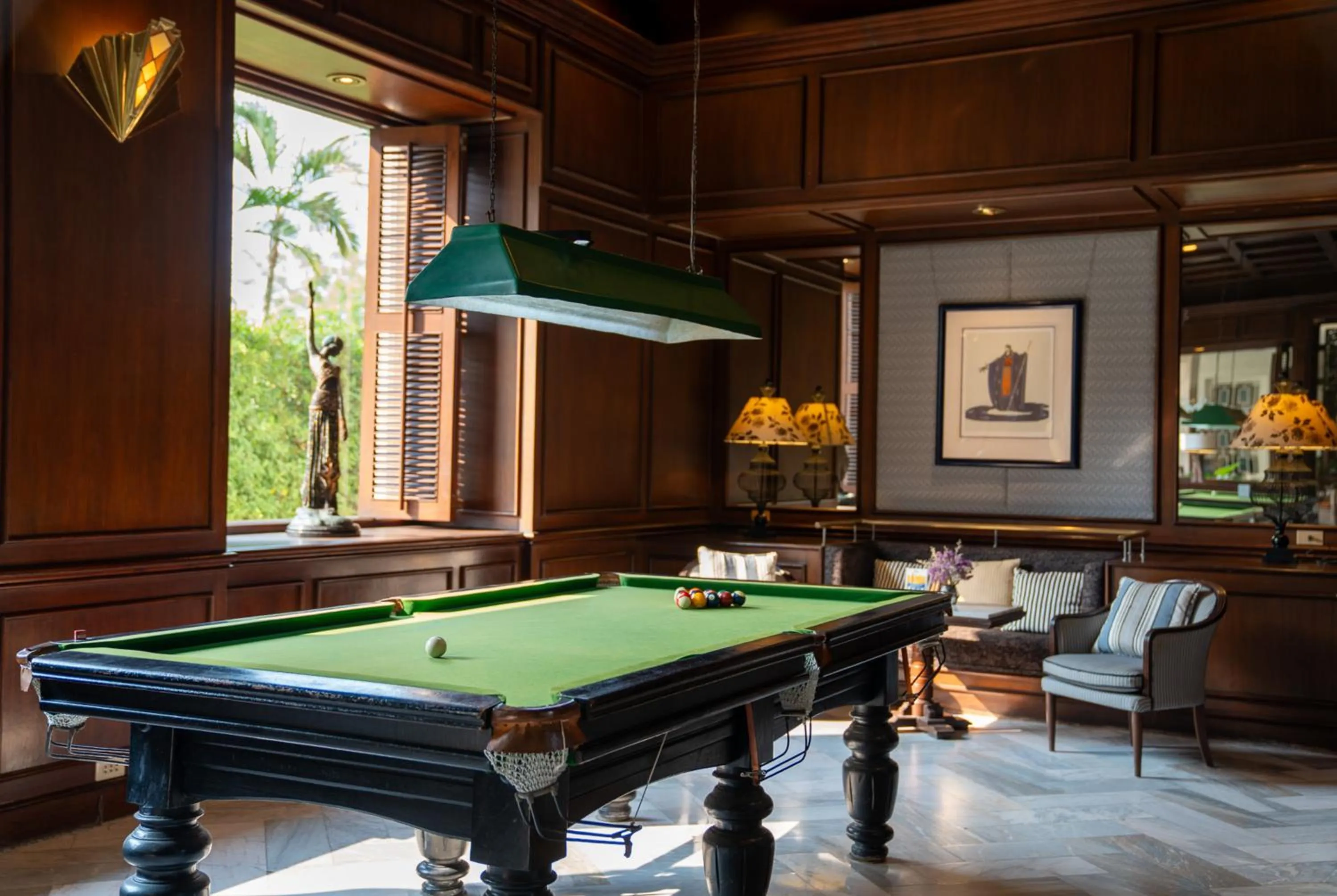 Lounge or bar in The Bayview Hotel Pattaya