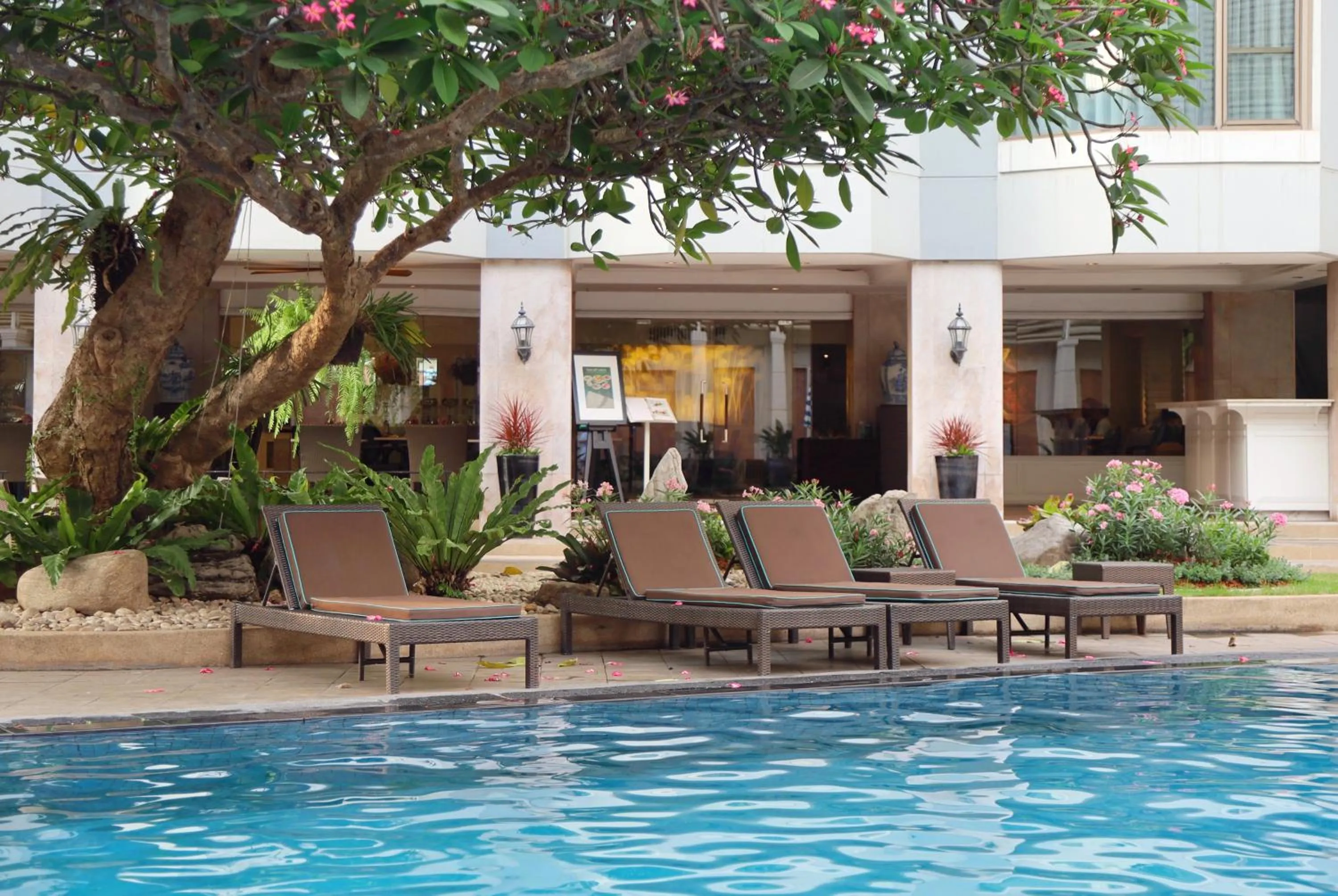 Swimming pool in The Bayview Hotel Pattaya