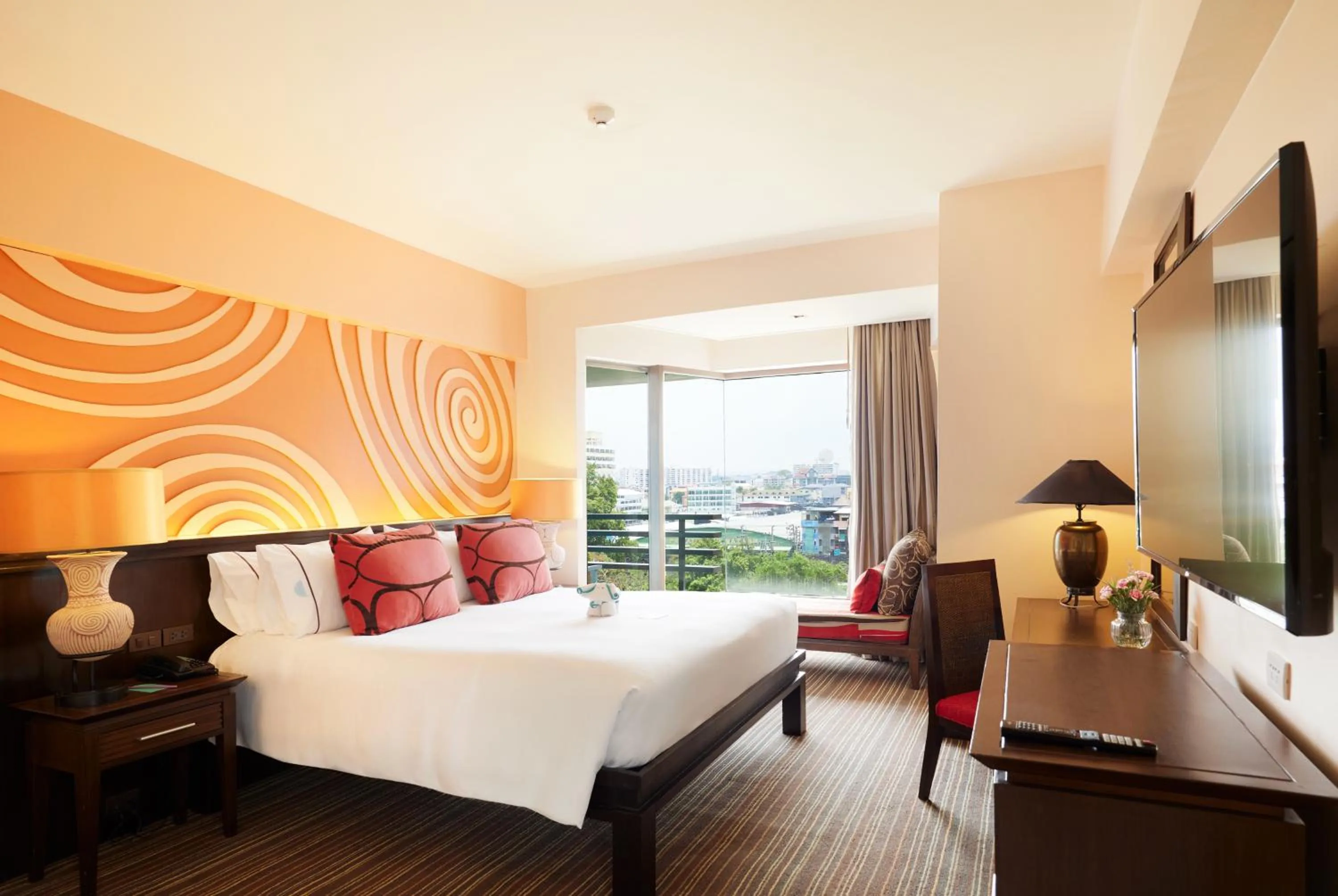 Bedroom, Bed in The Bayview Hotel Pattaya