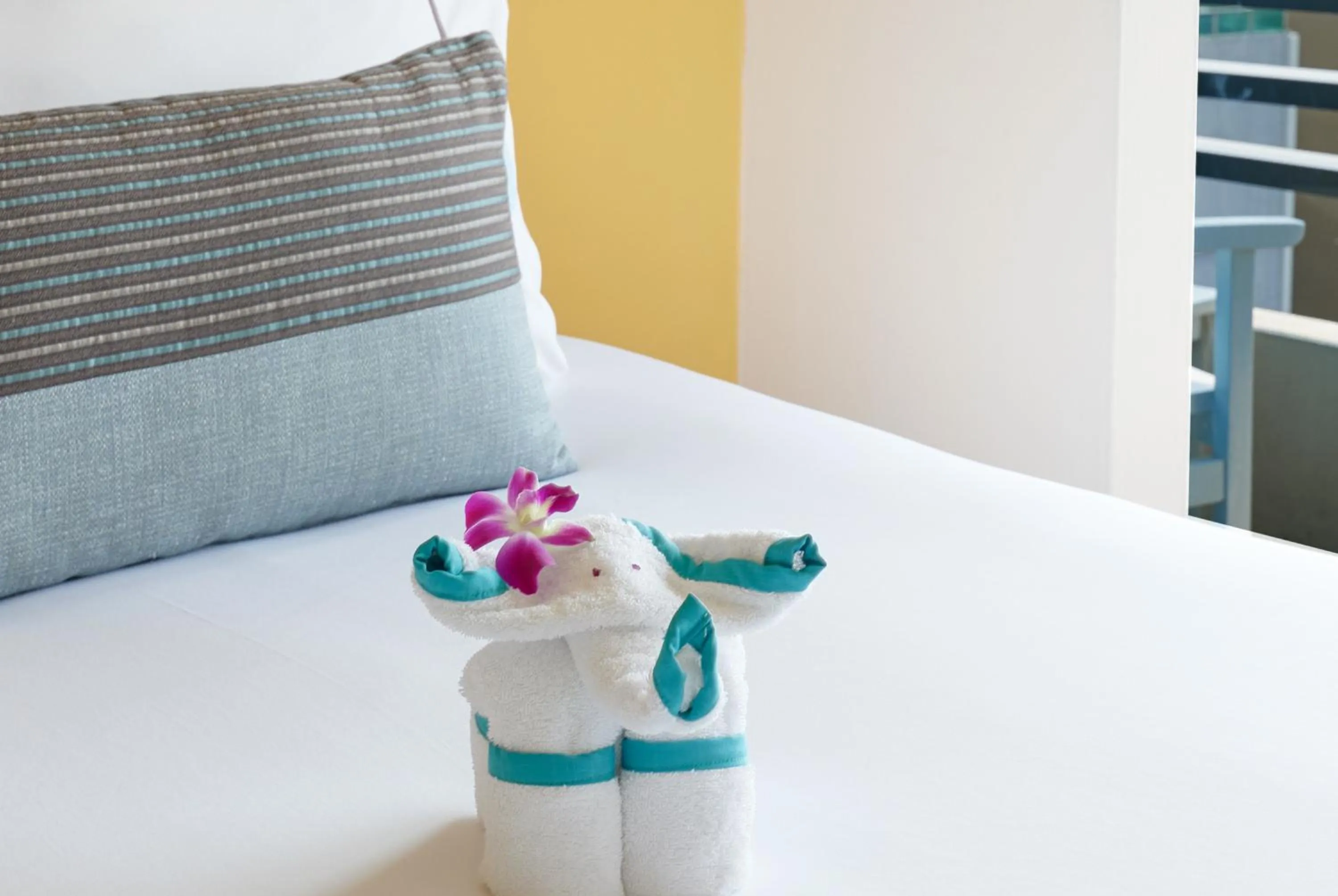 Bedroom, Bed in The Bayview Hotel Pattaya