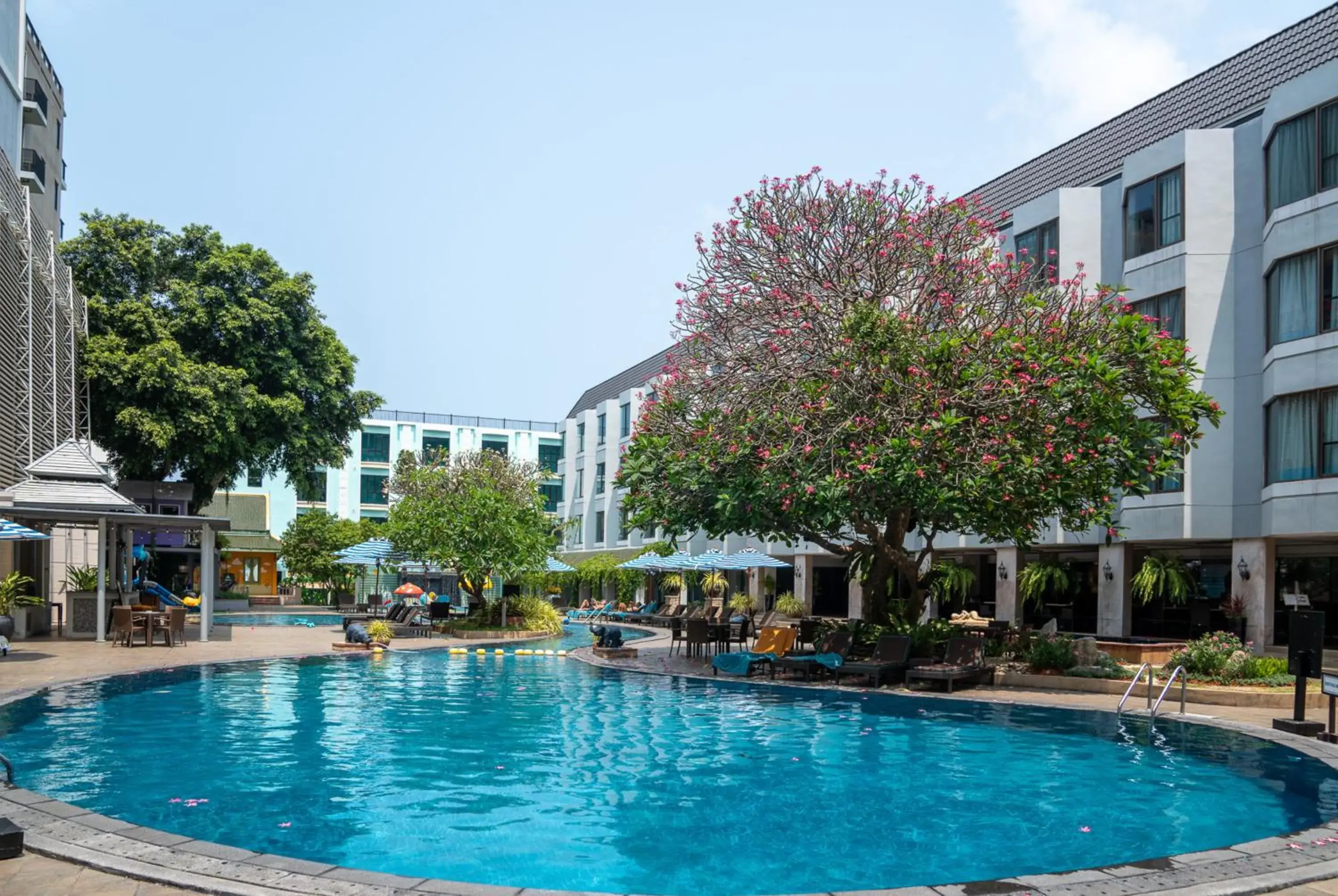 Swimming pool in The Bayview Hotel Pattaya Swimming pool in The Bayview Hotel Pattaya