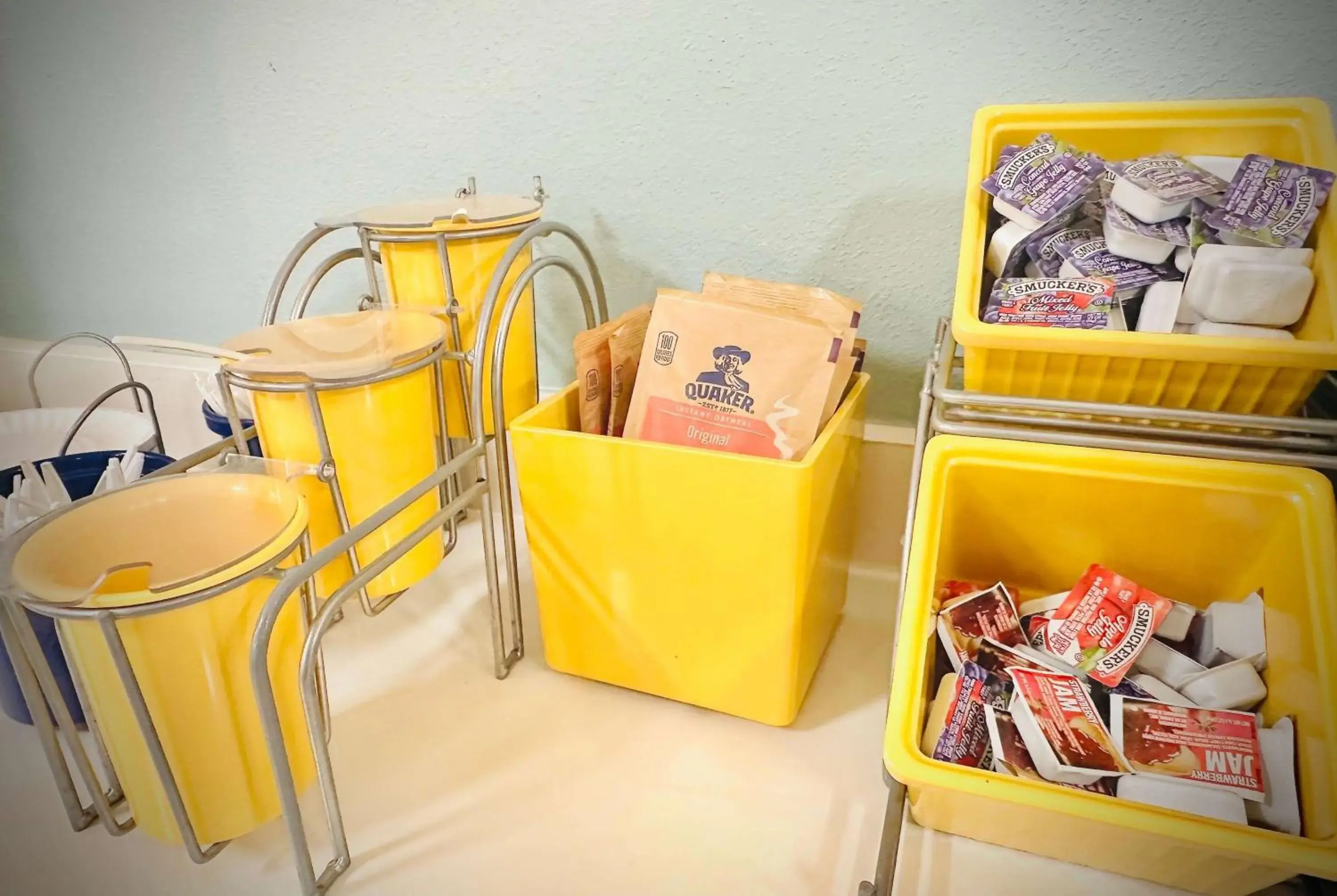 Property building in Days Inn by Wyndham WestEnd Alexandria,VA Washington DC Area Property building in Days Inn by Wyndham WestEnd Alexandria,VA Washington DC Area