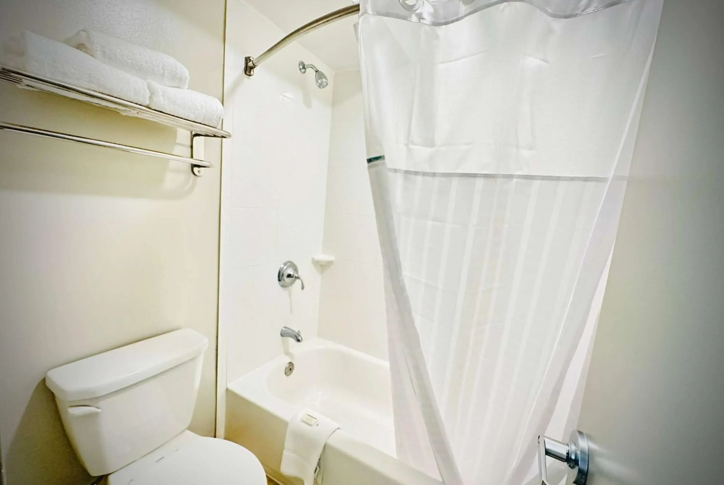 Bathroom in Days Inn by Wyndham WestEnd Alexandria,VA Washington DC Area Bathroom in Days Inn by Wyndham WestEnd Alexandria,VA Washington DC Area