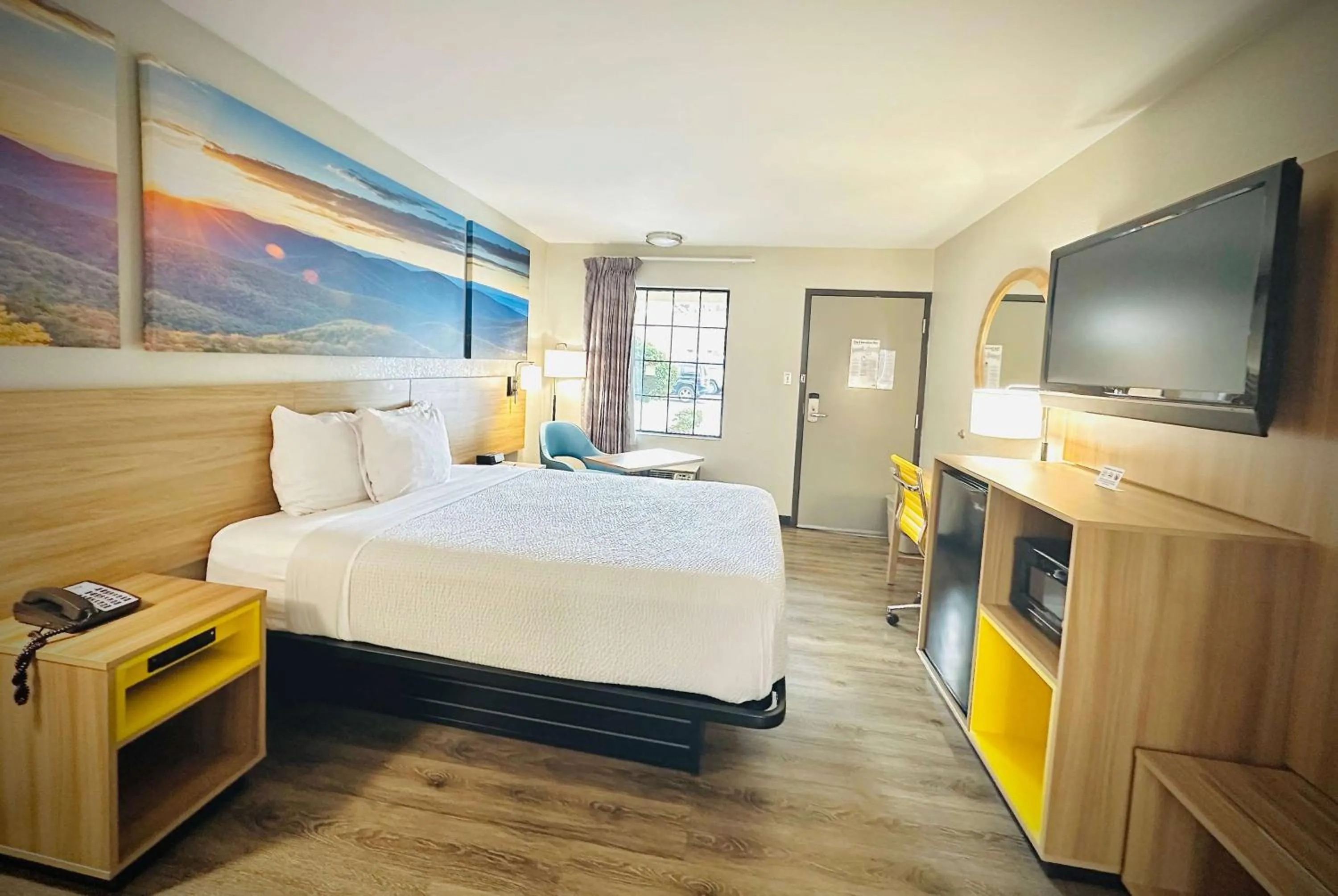 Photo of the whole room, Bed in Days Inn by Wyndham WestEnd Alexandria,VA Washington DC Area