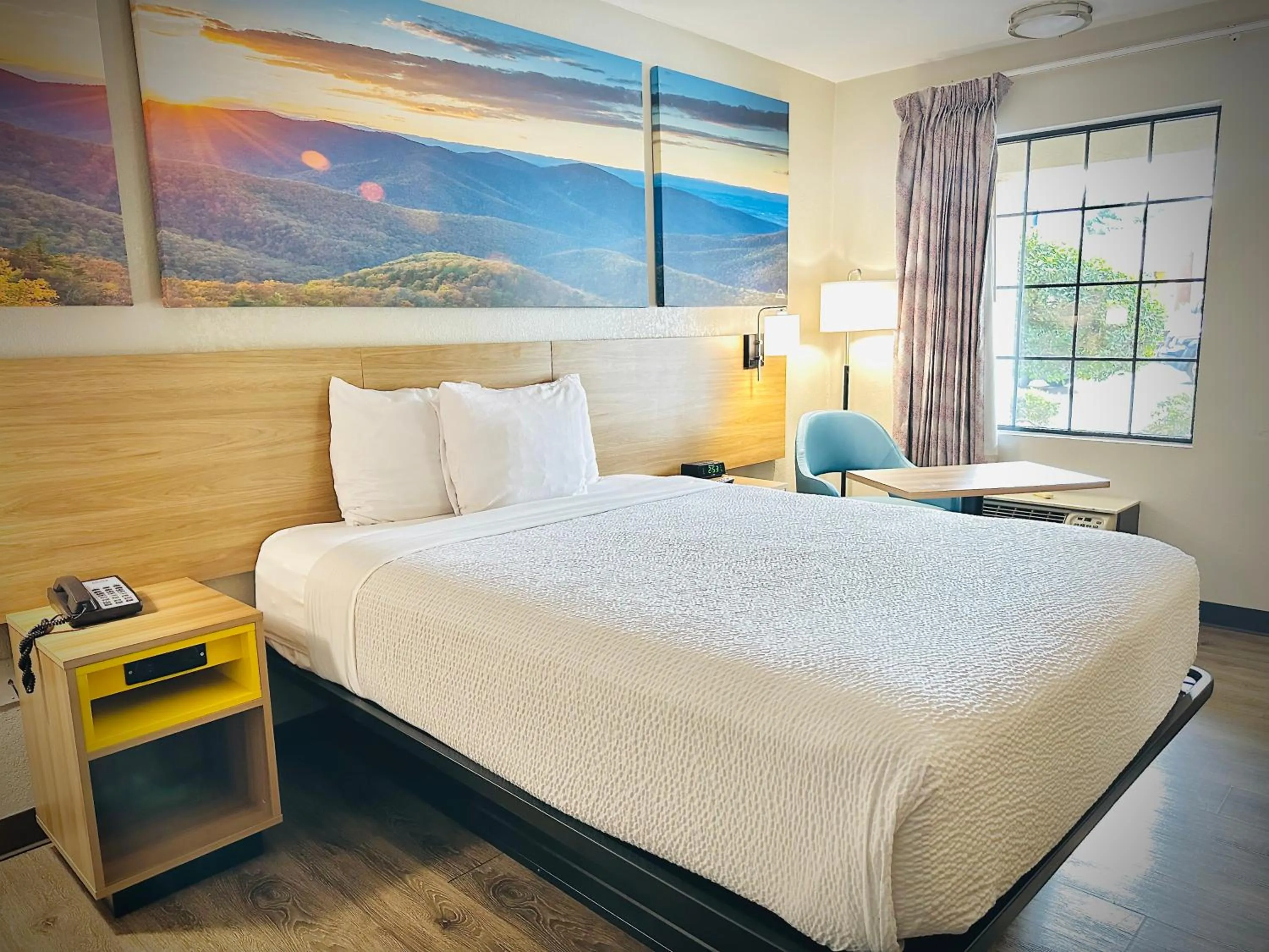 Bed in Days Inn by Wyndham WestEnd Alexandria,VA Washington DC Area