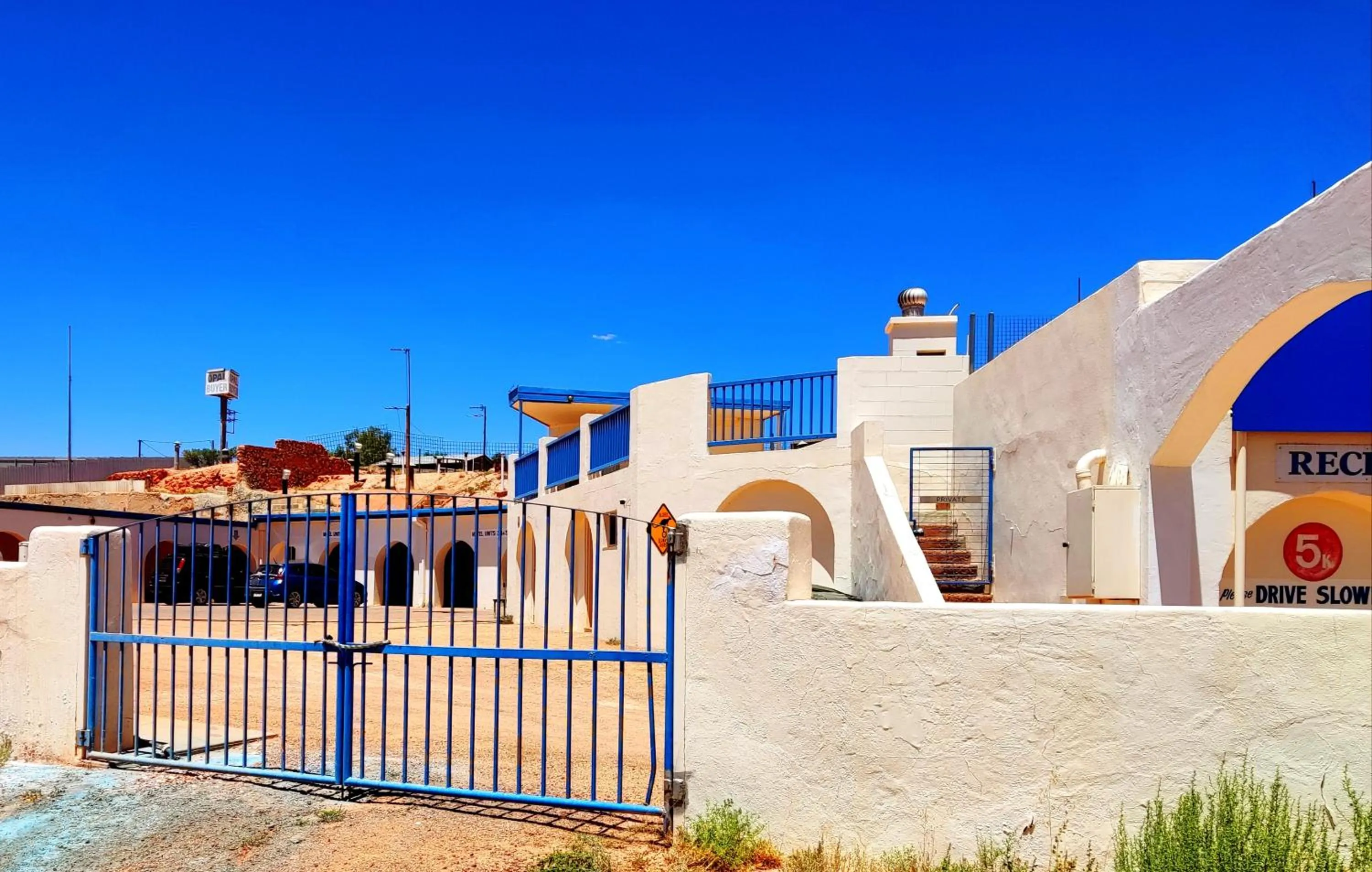 Radeka Downunder Underground Motel