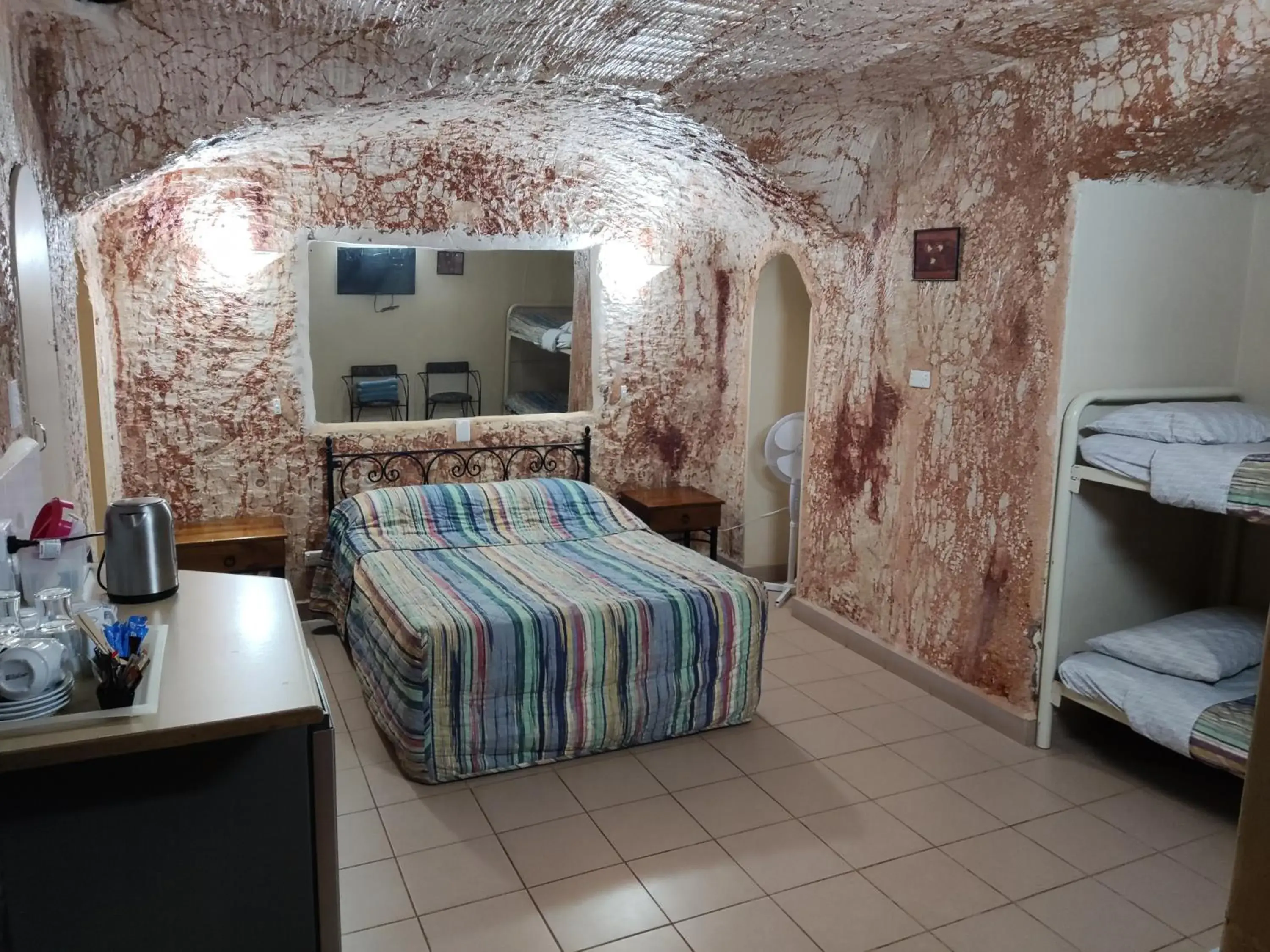 Double Room with Private Bathroom in Radeka Downunder Underground Motel Double Room with Private Bathroom in Radeka Downunder Underground Motel