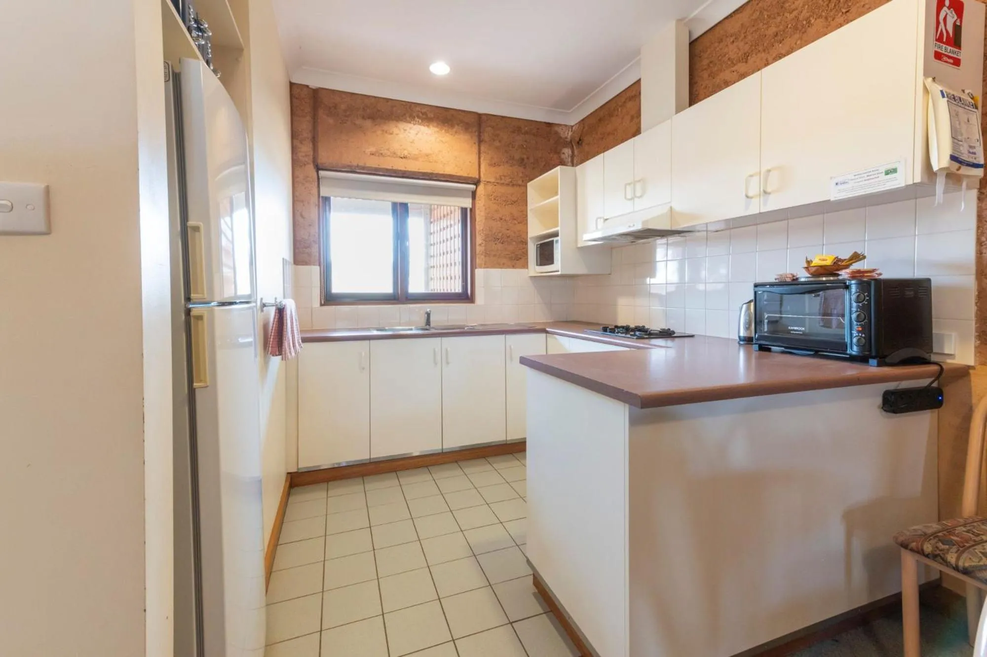 Kitchen or kitchenette in Mud Hut Motel