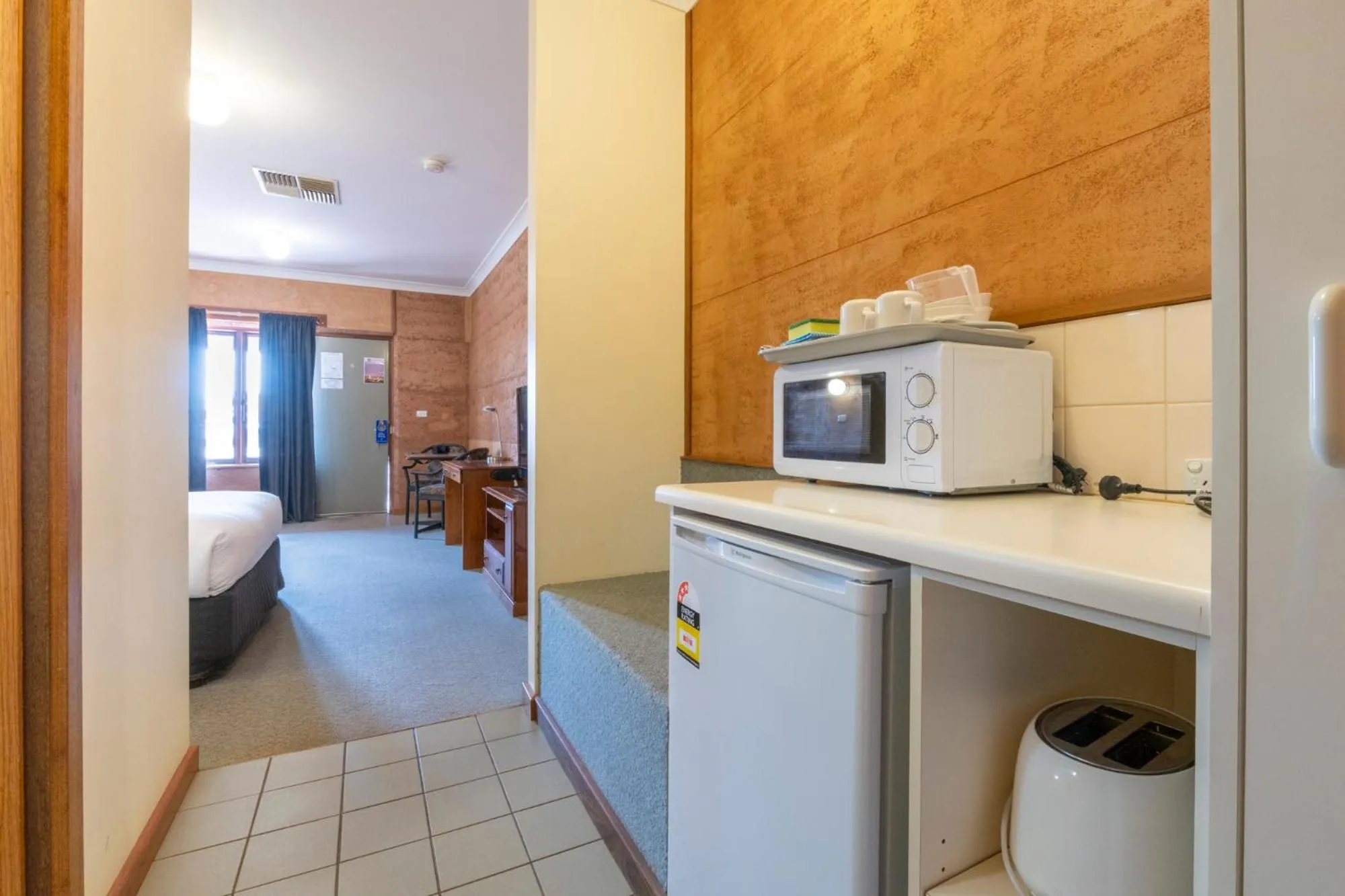 Kitchen or kitchenette in Mud Hut Motel