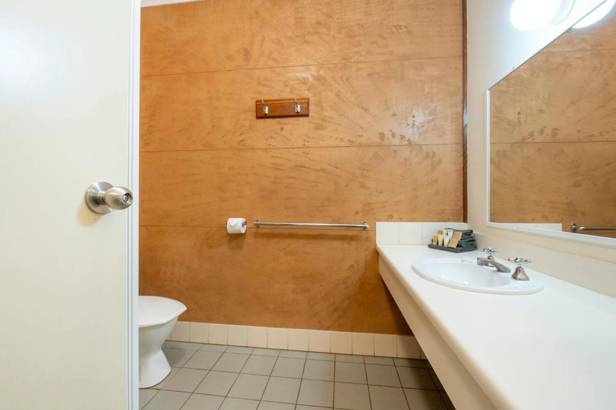 Bathroom in Mud Hut Motel