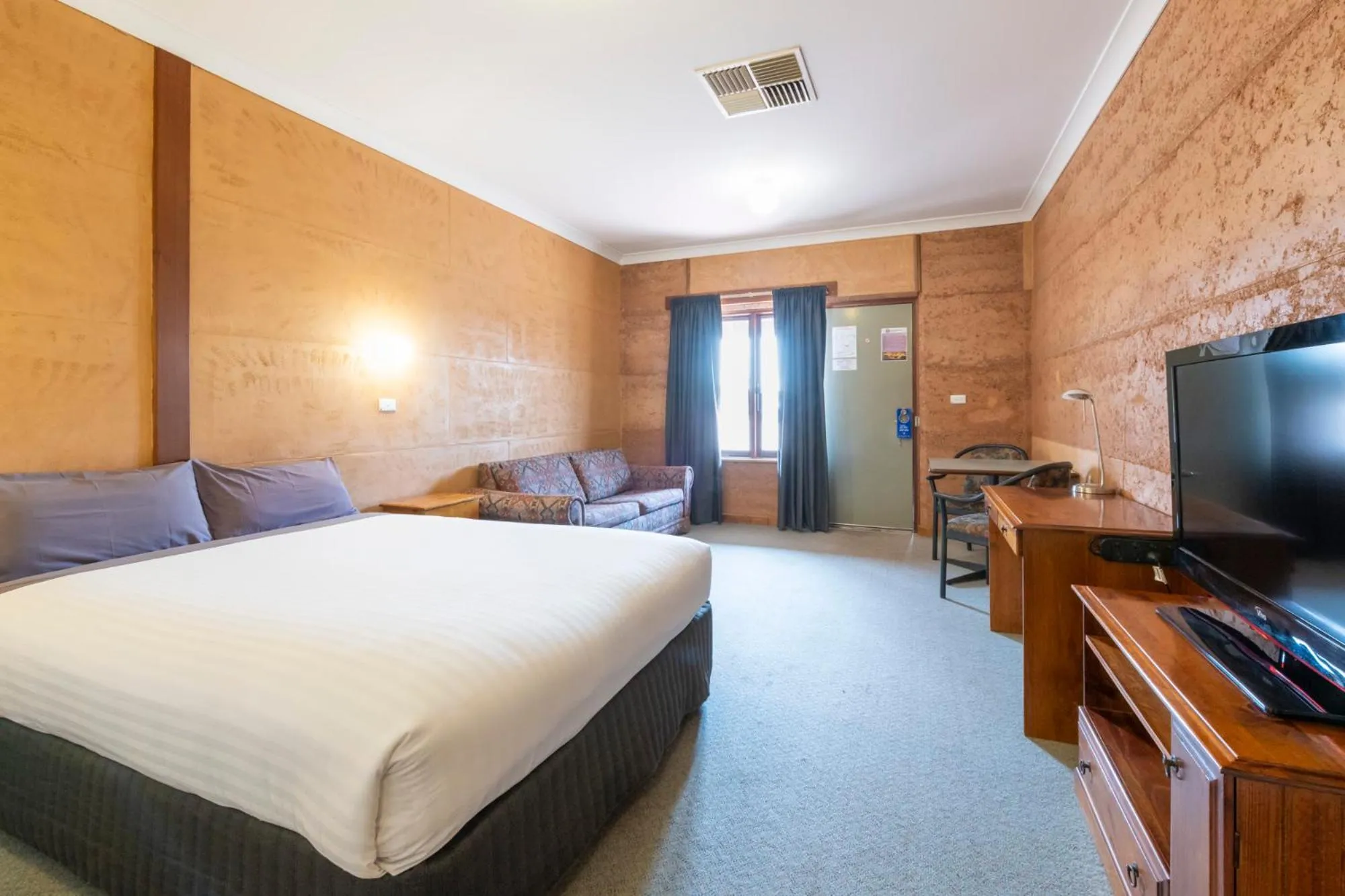 Photo of the whole room, Bed in Mud Hut Motel