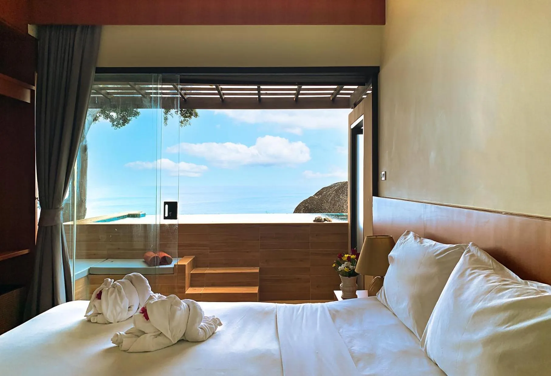 Bed in Baan Hin Sai Resort & Spa