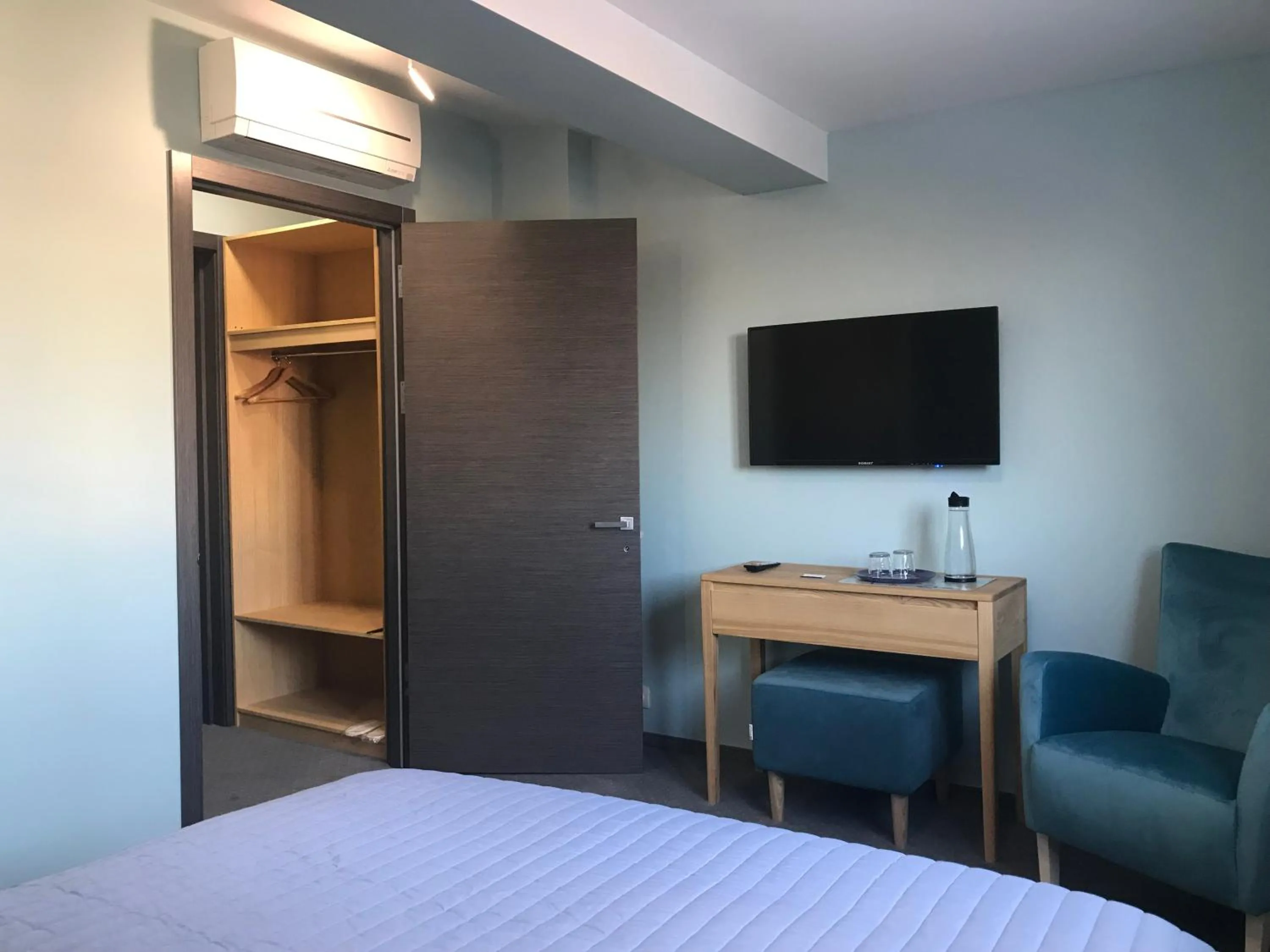 TV and multimedia, Bed in Dudman Hotel