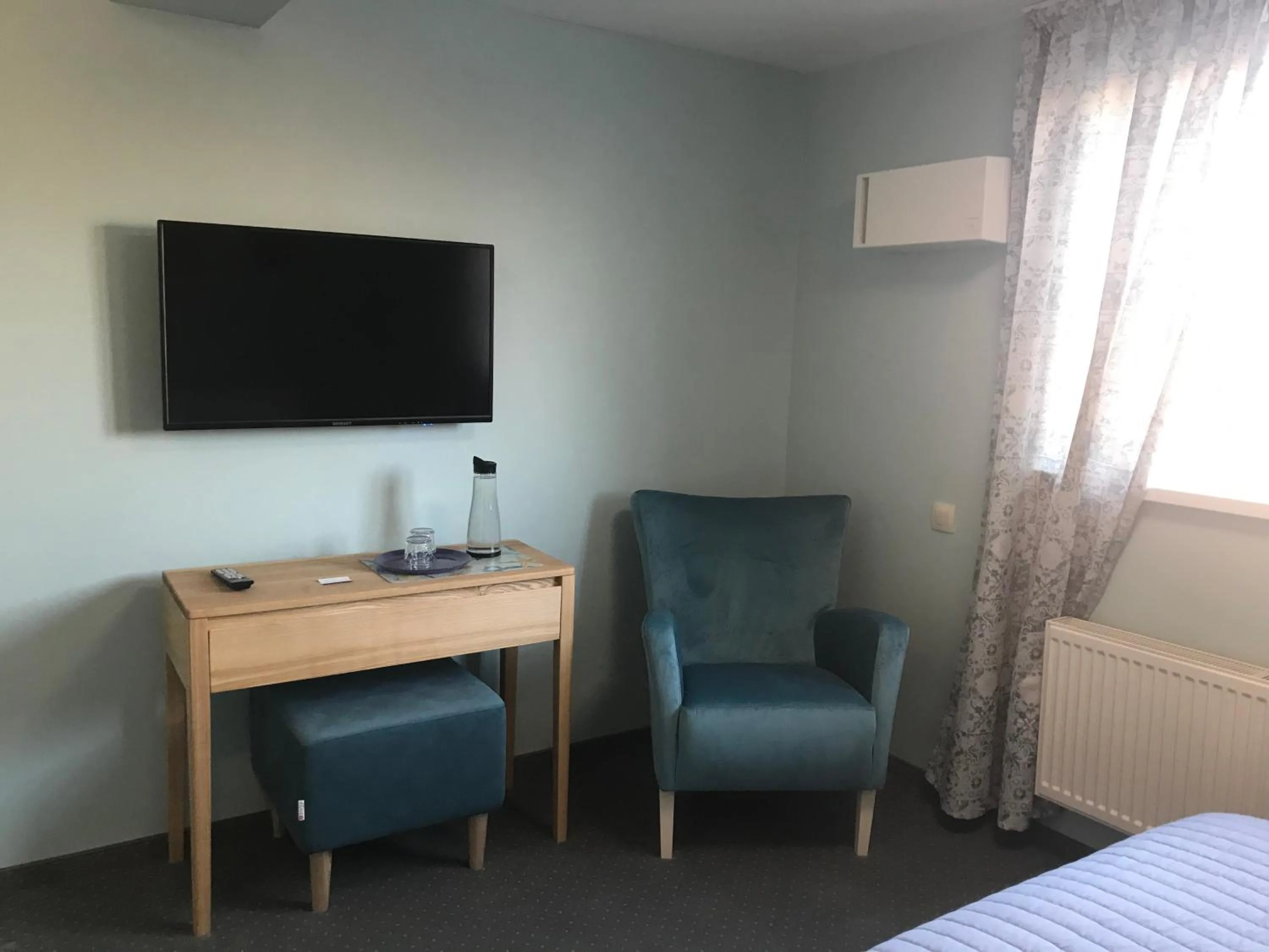 TV and multimedia, Bed in Dudman Hotel