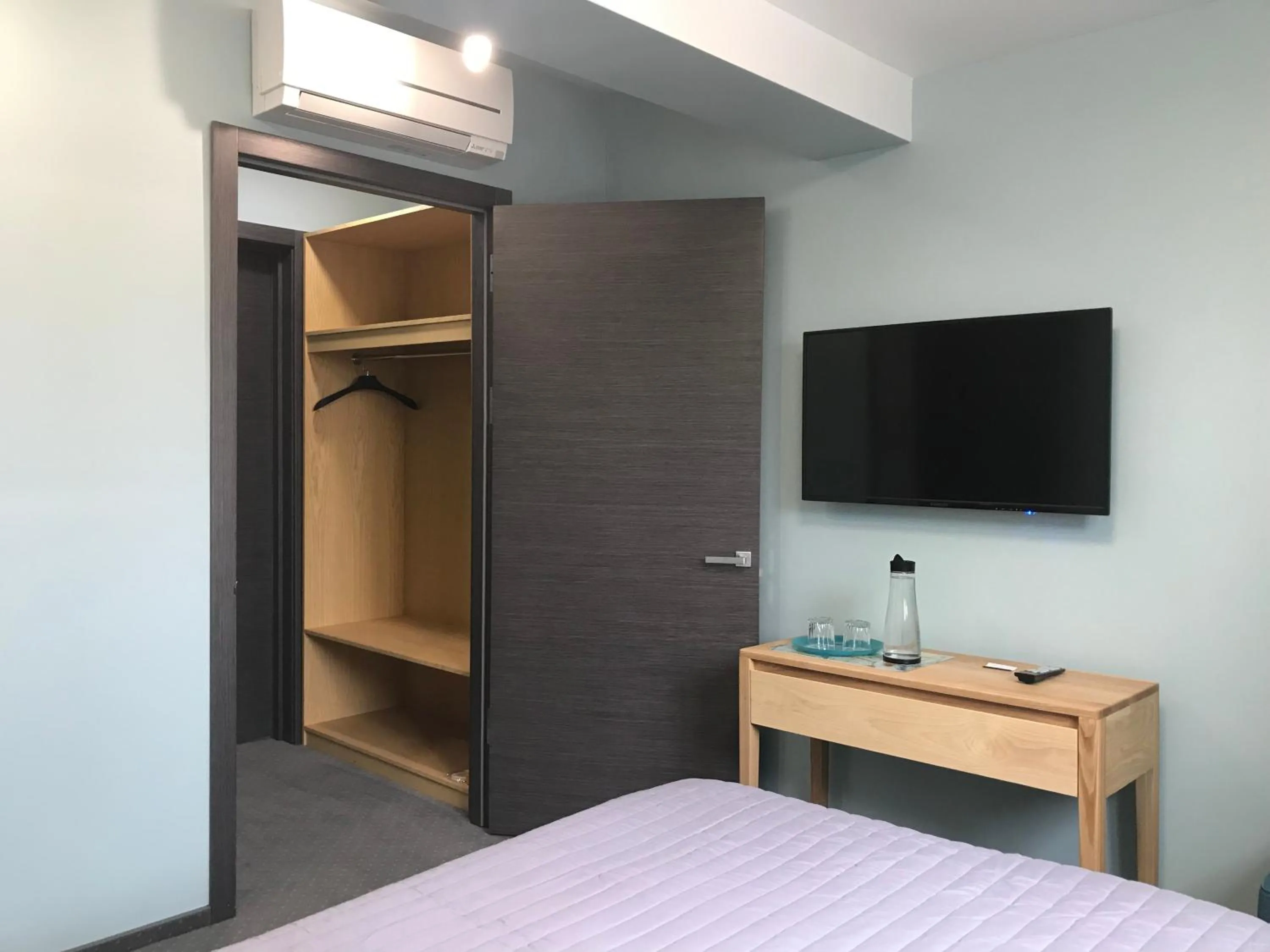 TV and multimedia, Bed in Dudman Hotel