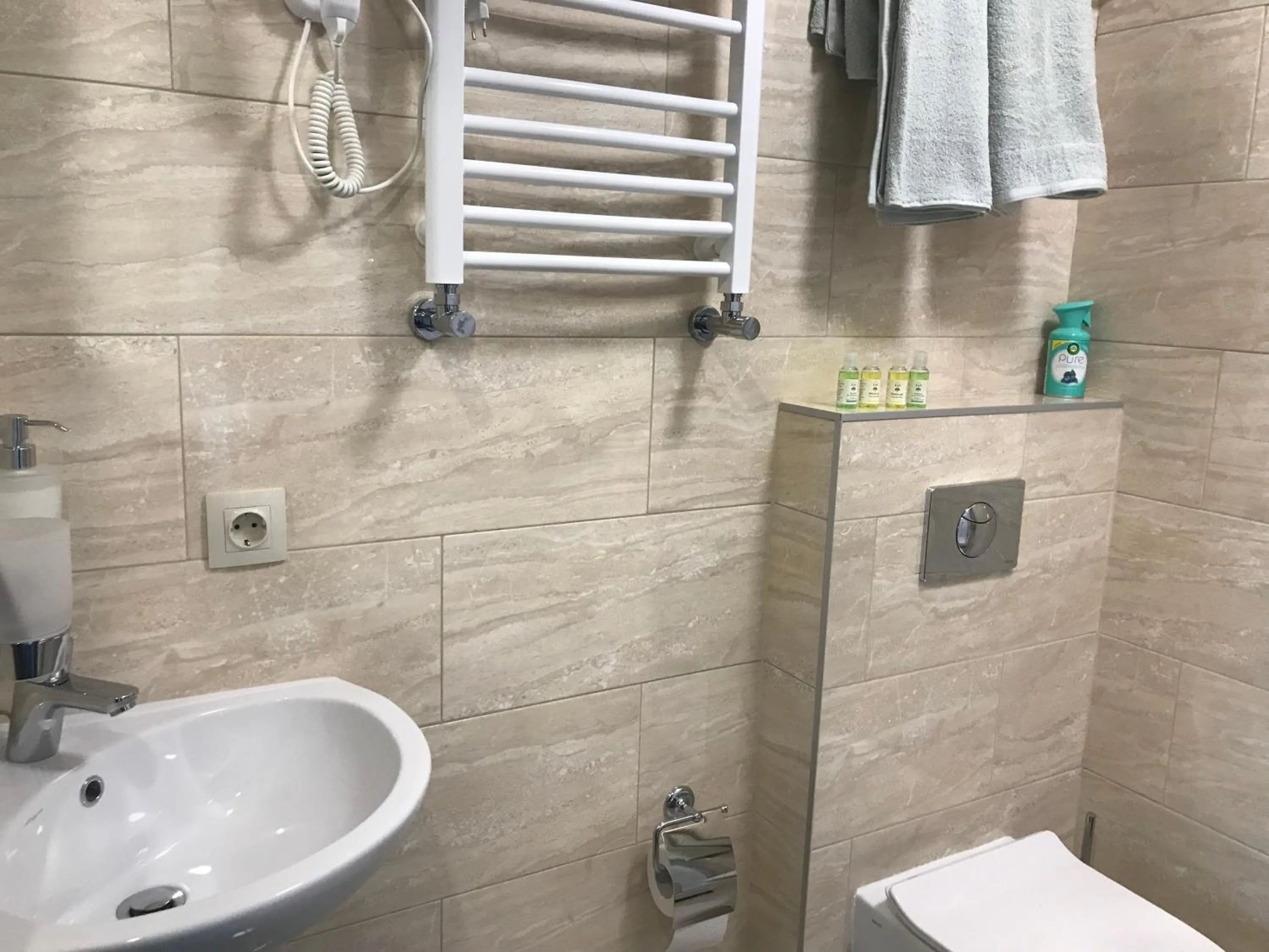 Bathroom in Dudman Hotel