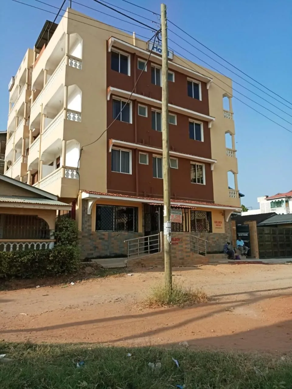 Facade/entrance in Golden Guest House- Miritini