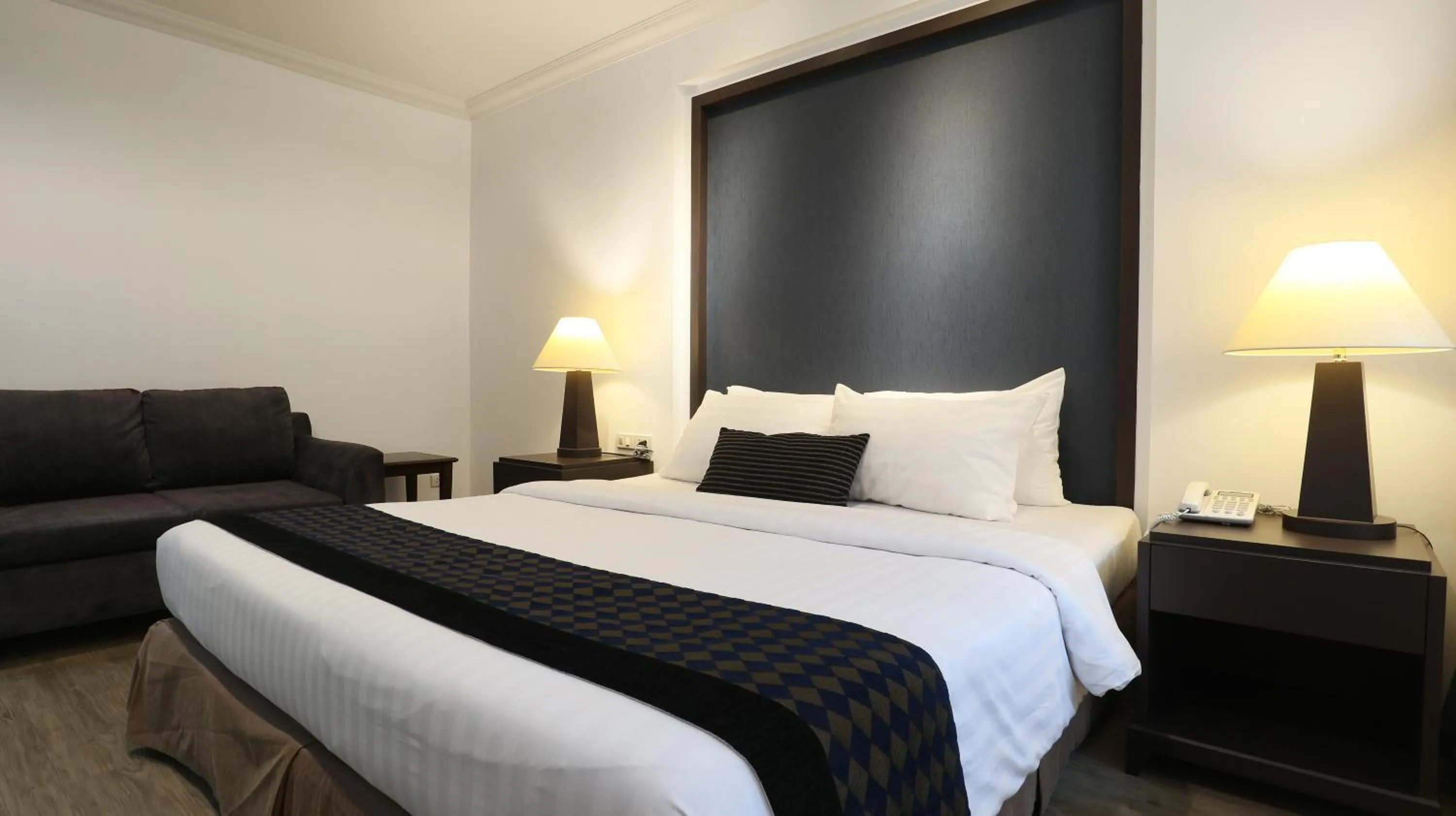 Bedroom, Bed in The Key Bangkok Hotel