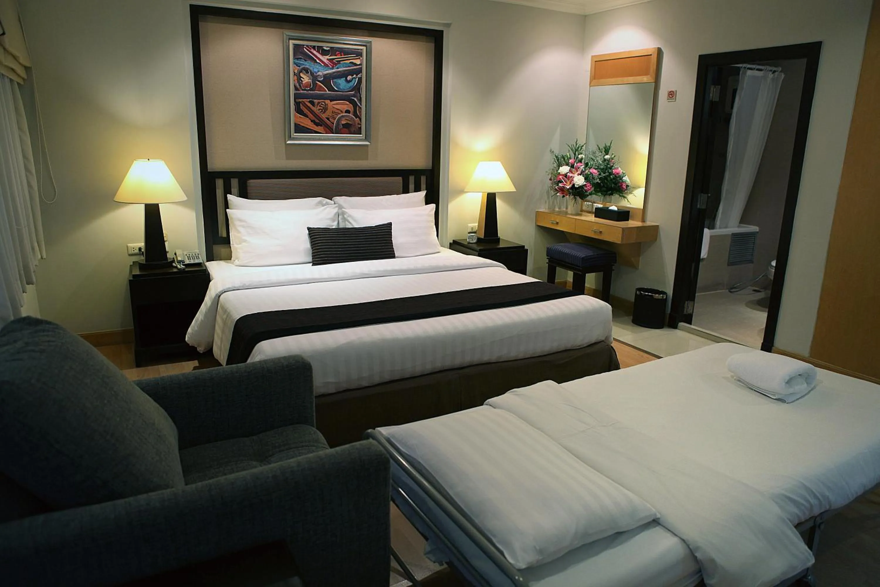 Bed in The Key Bangkok Hotel