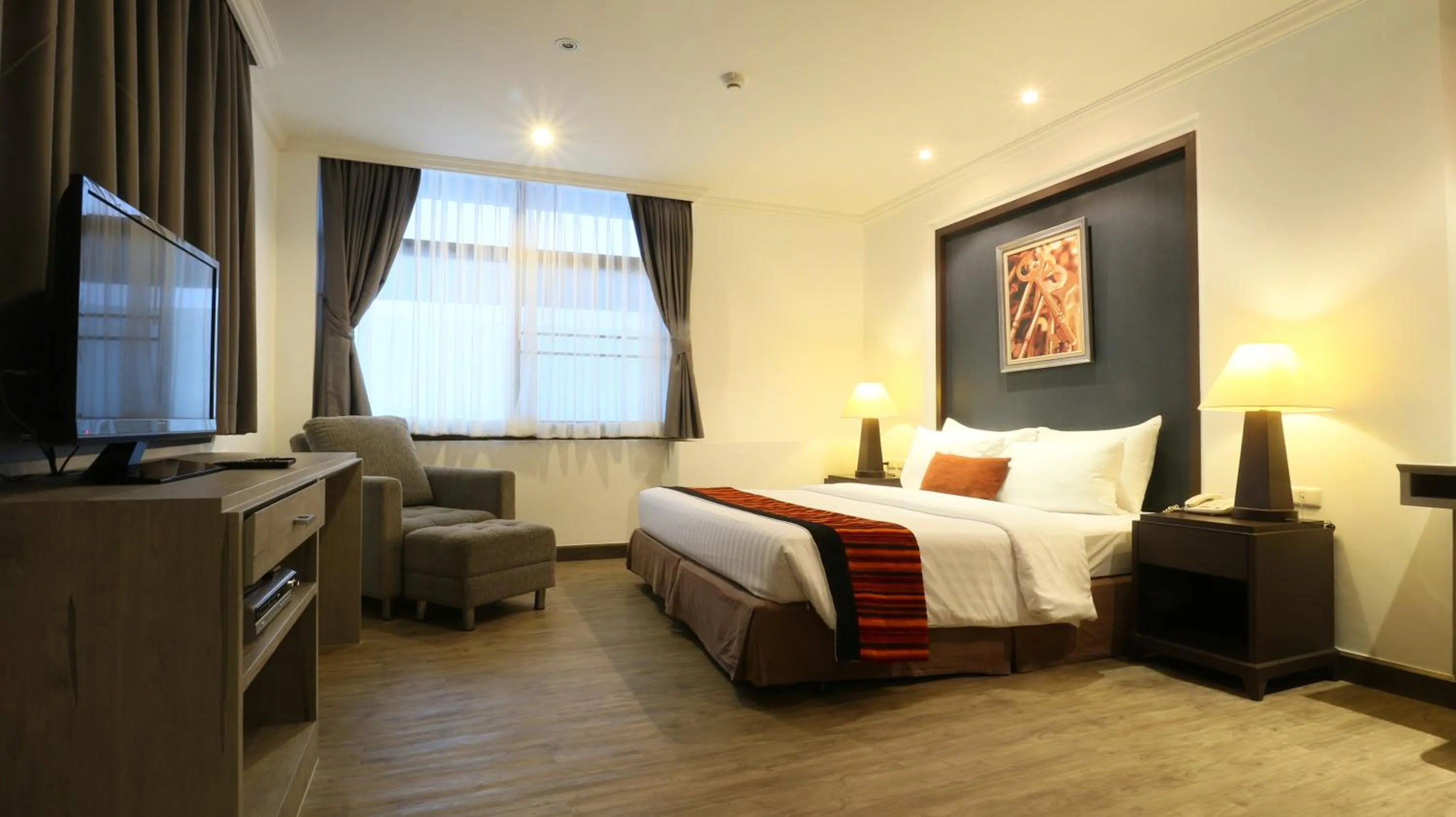 Bedroom, Bed in The Key Bangkok Hotel