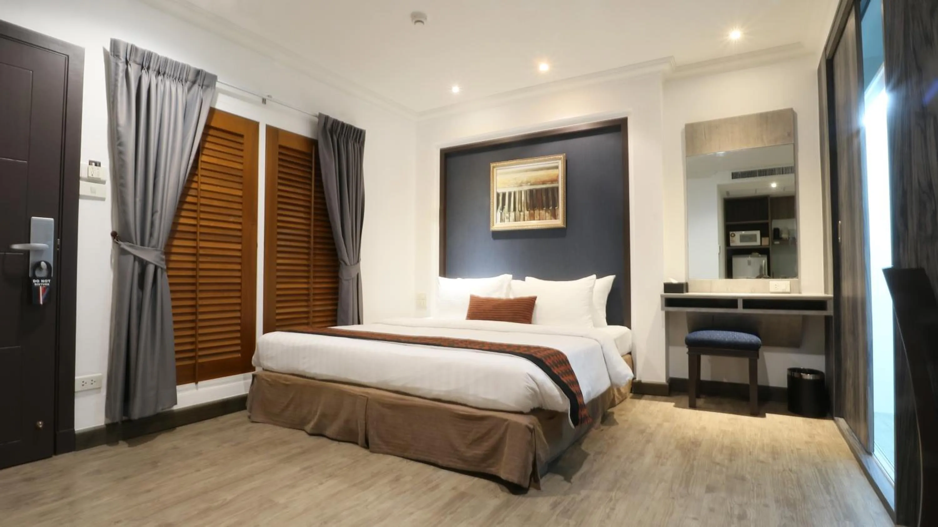 Bedroom, Bed in The Key Bangkok Hotel